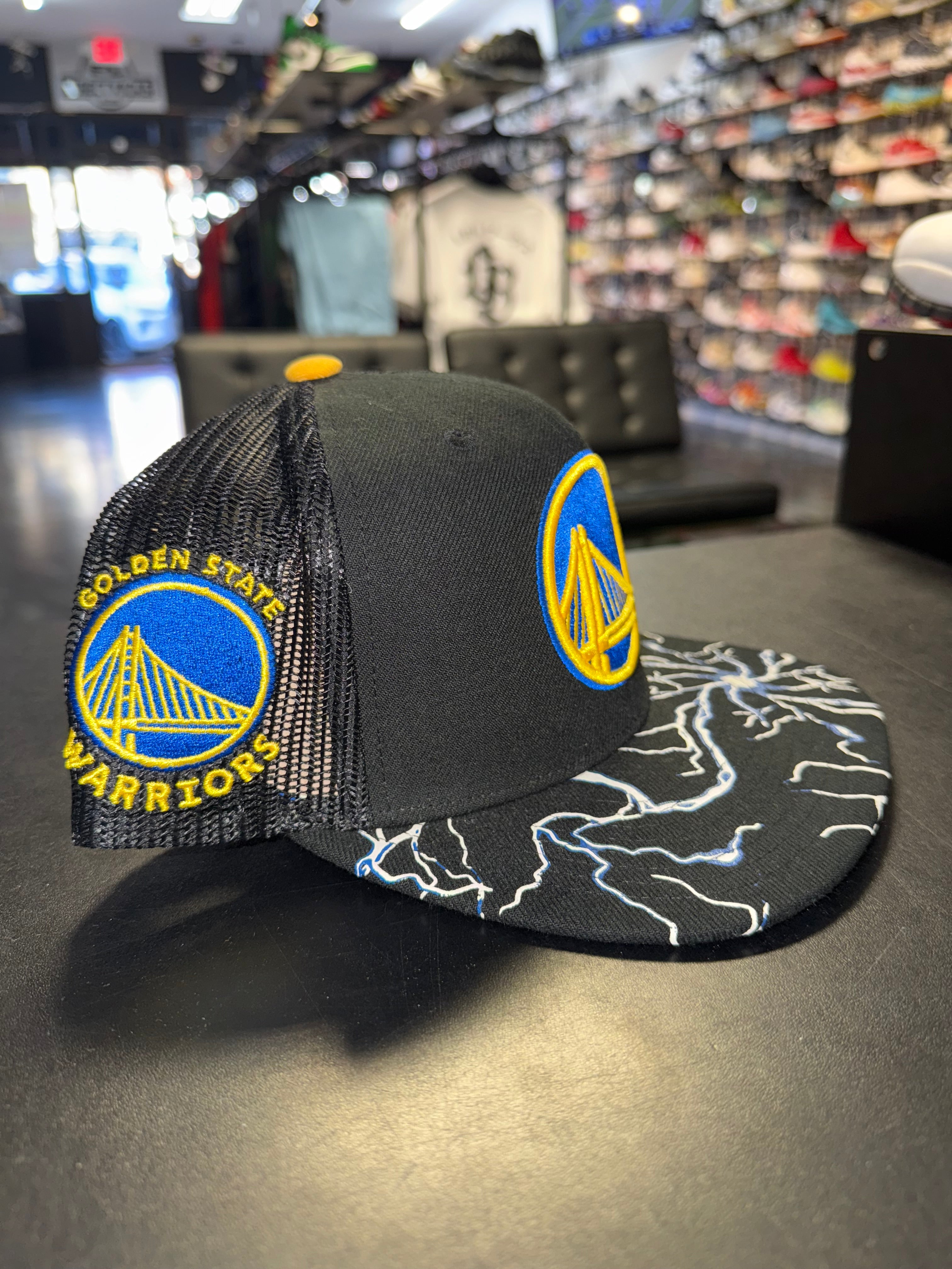 Size OS Mitchell & Ness Storm Trucker Hat "Golden State Warriors" Brand New
