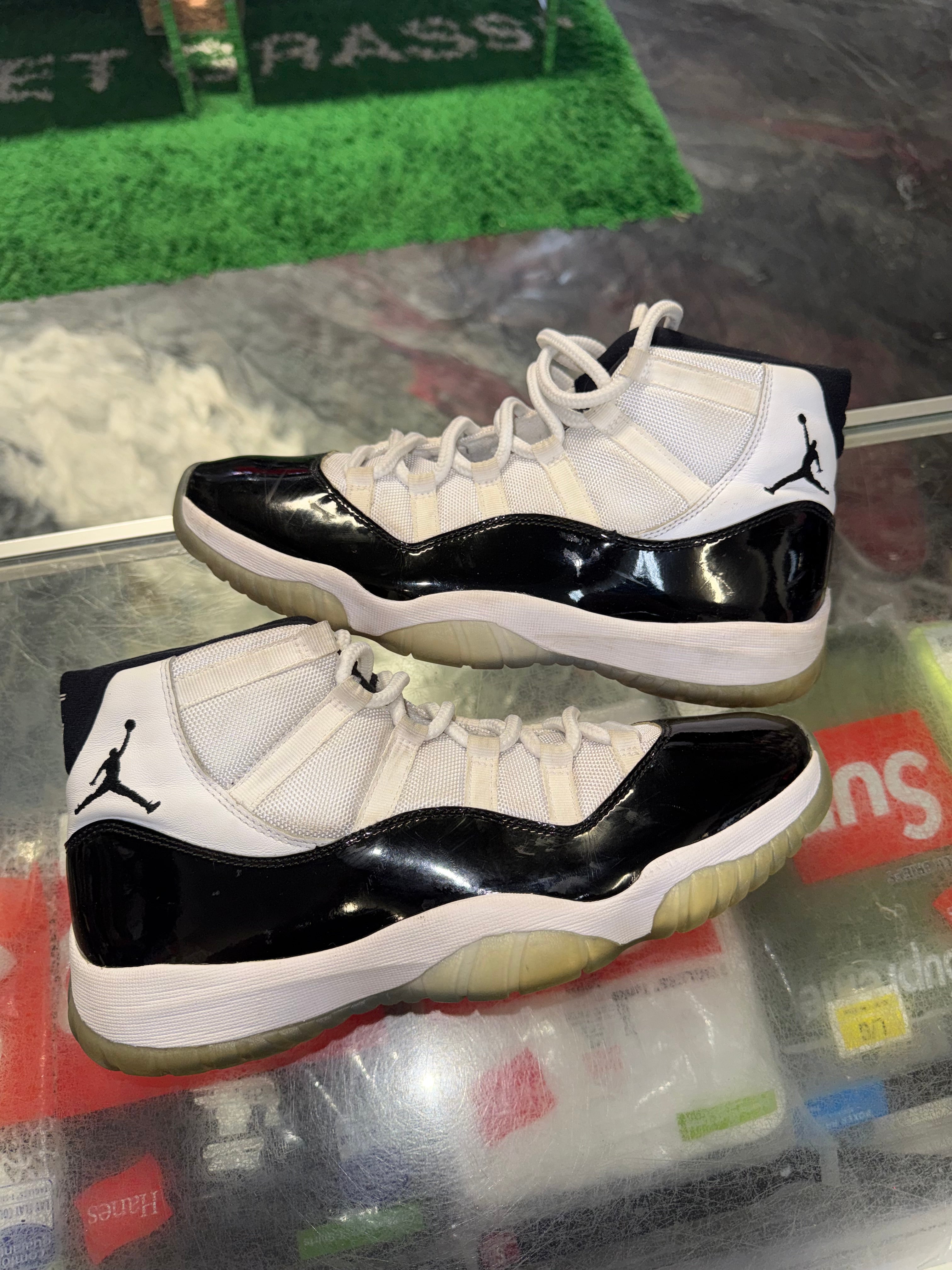 size 10.5 Air Jordan 11 "Concord" - NB