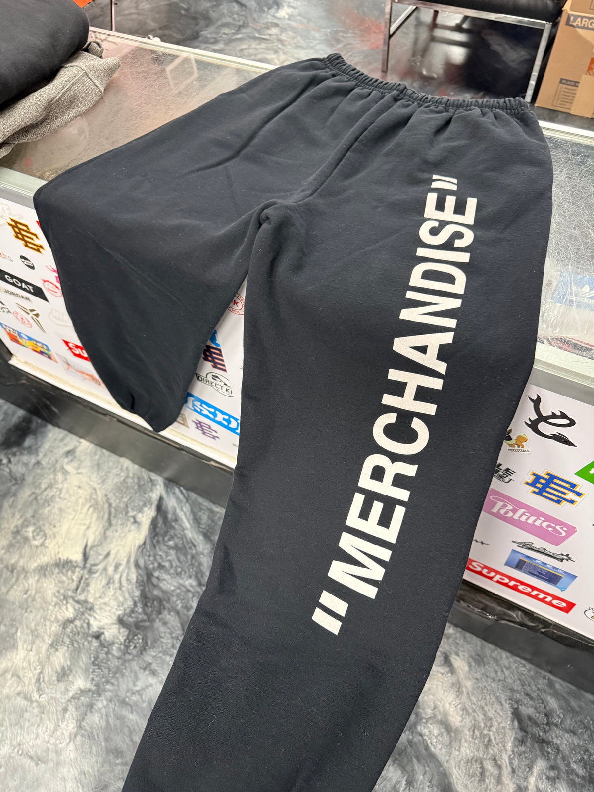 Travis Scott x Virgil Abloh Merchandise Sweatpants Black, pre-owned, size L – view 2