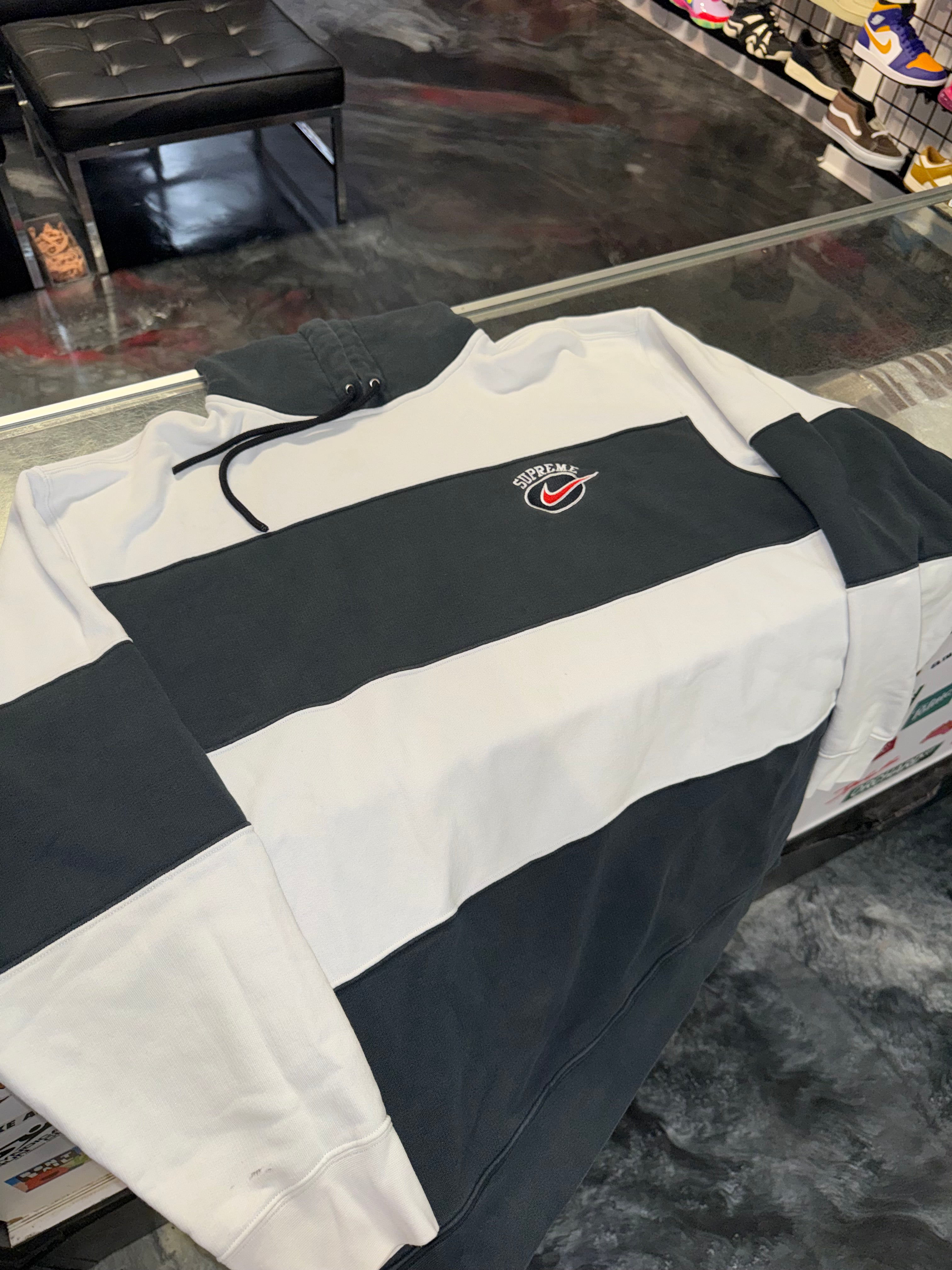 Size L Supreme x Nike Striped Hoodie “Black”