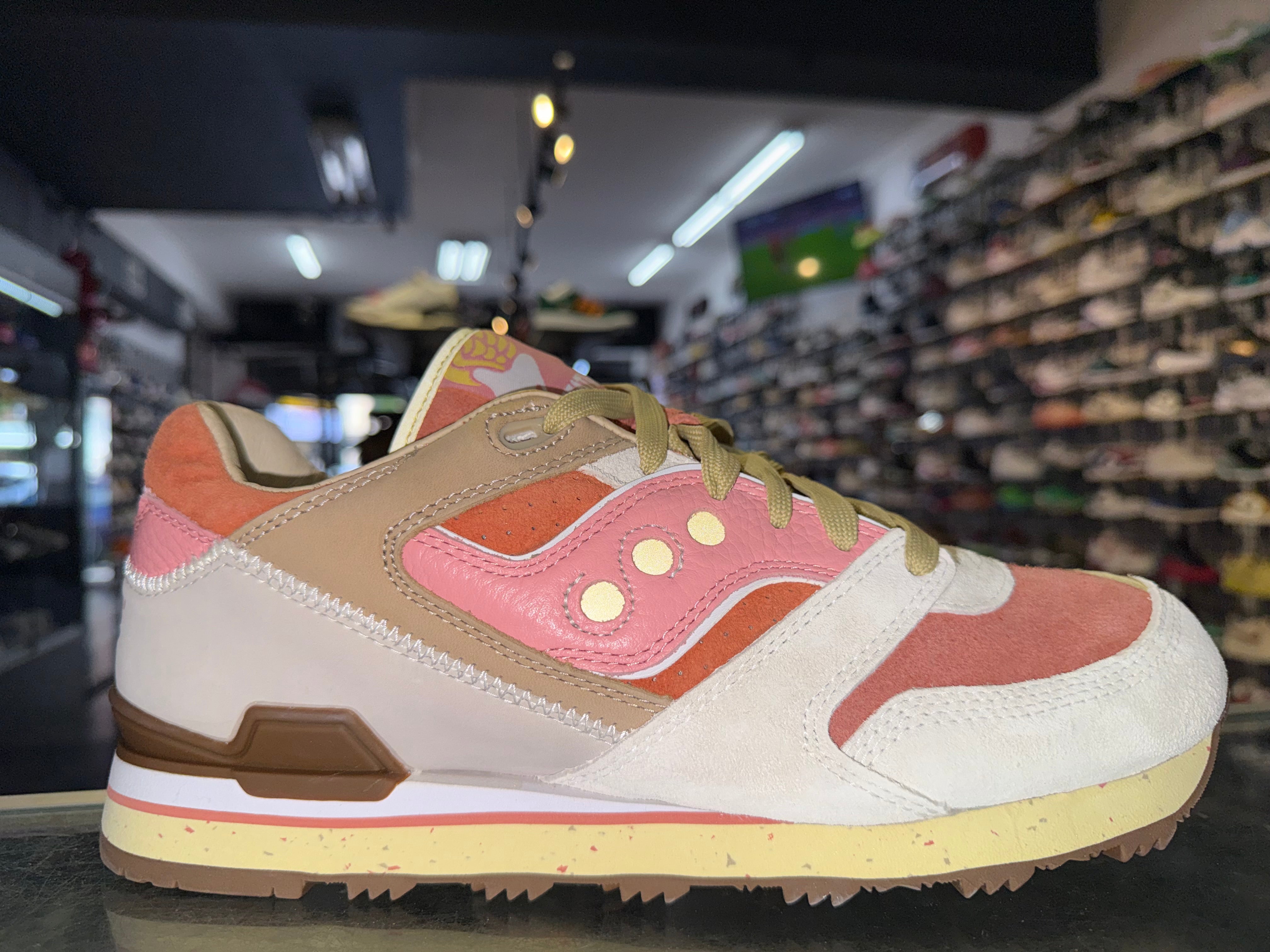 Size 11 Saucony Courageous Feature "Bacon and Eggs" Brand New