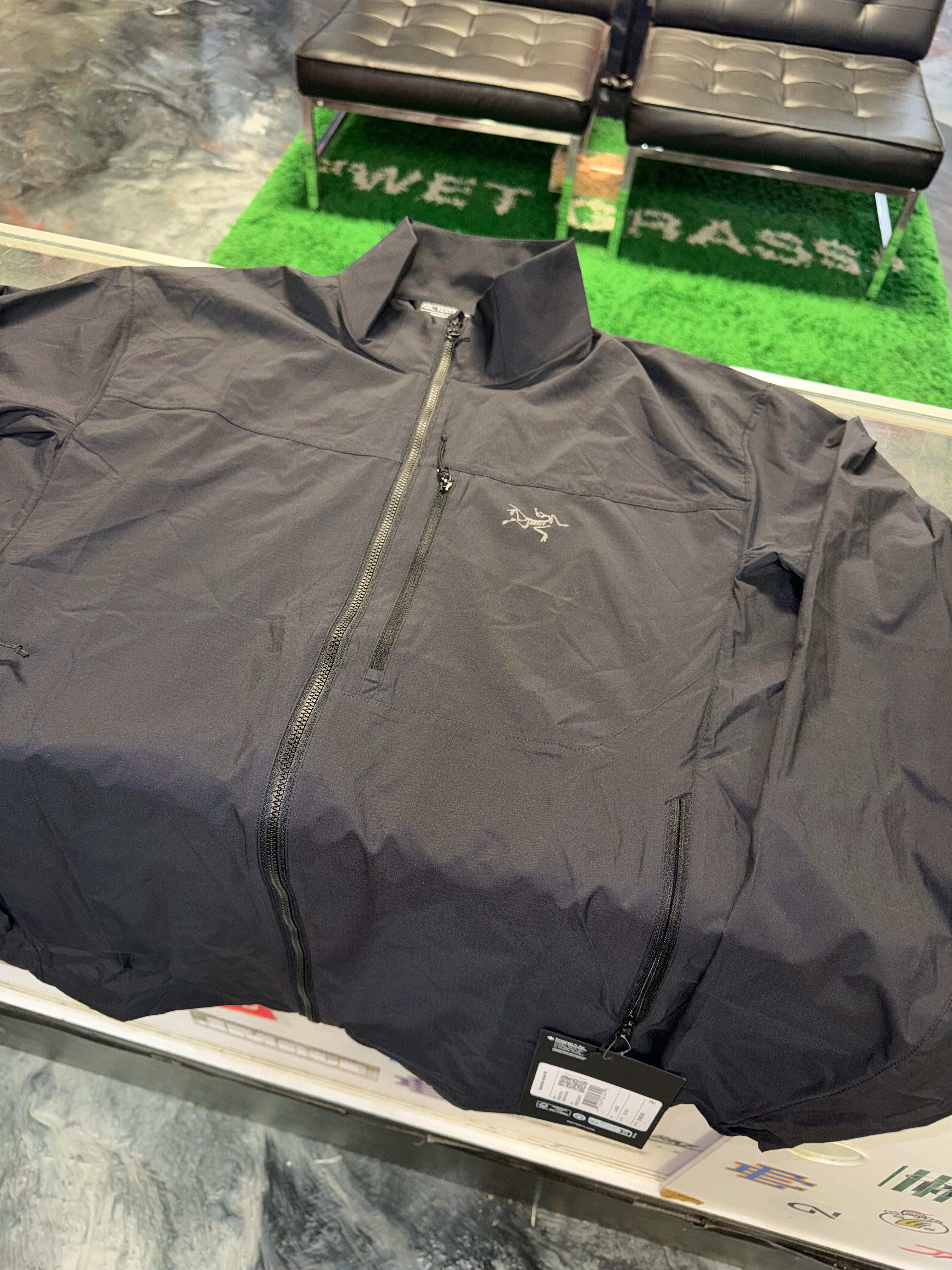 Size L Arcteryx Squamish Jacket “Black” Brand New