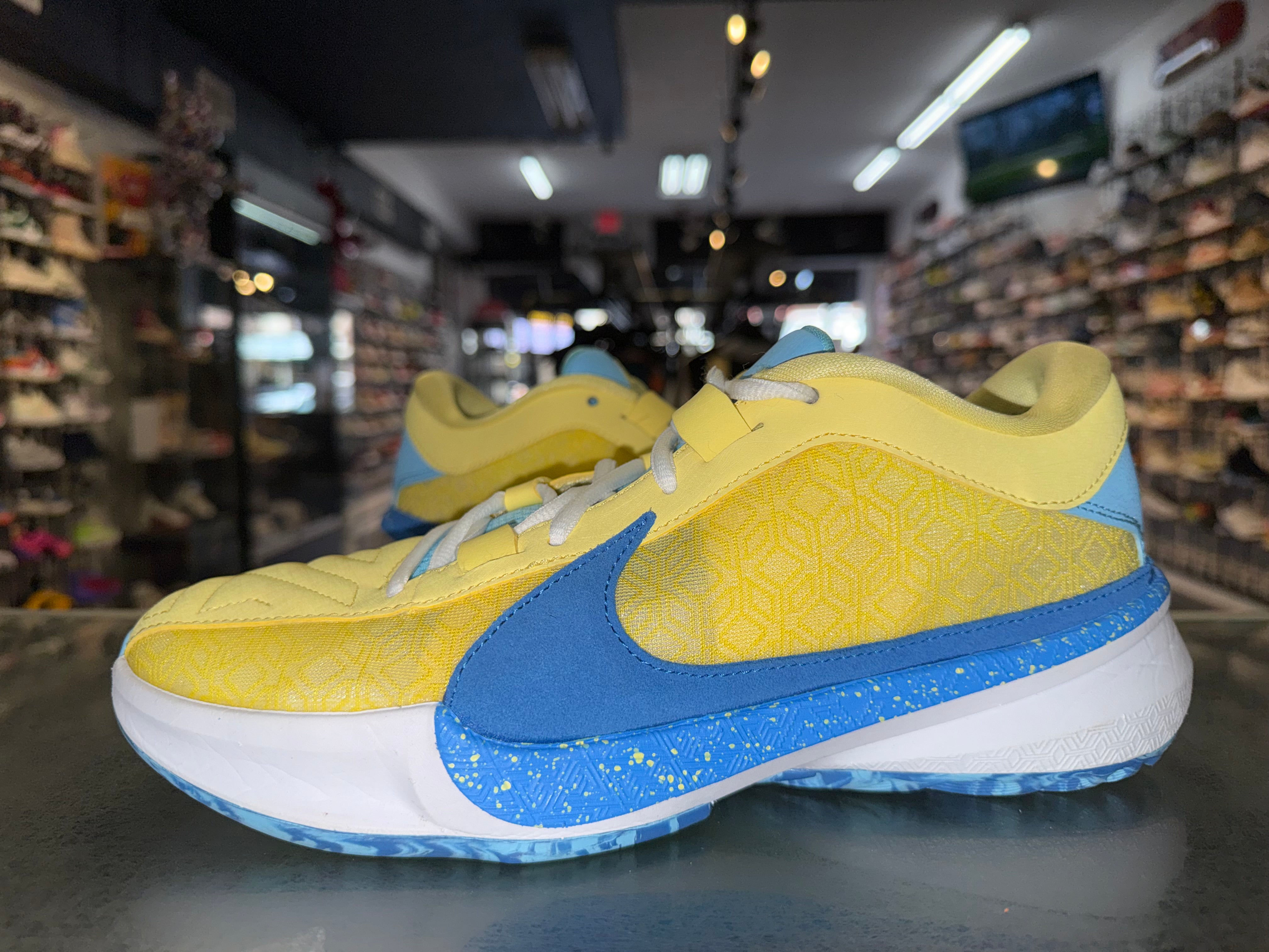 Size 8 Zoom Freak 5 “Through My Eyes”