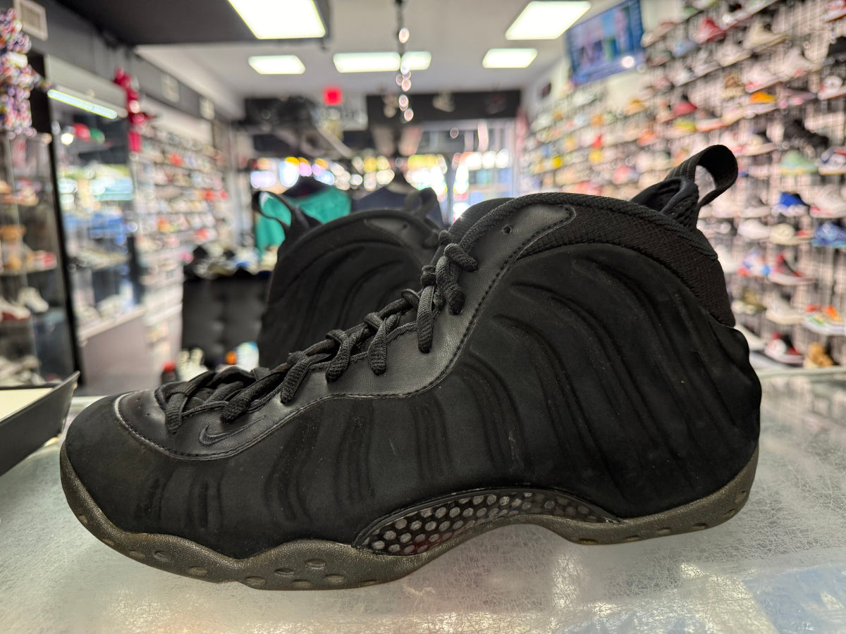 Nike Foamposite One Triple Black Suede sneaker, pre-owned, size 11 – view 2
