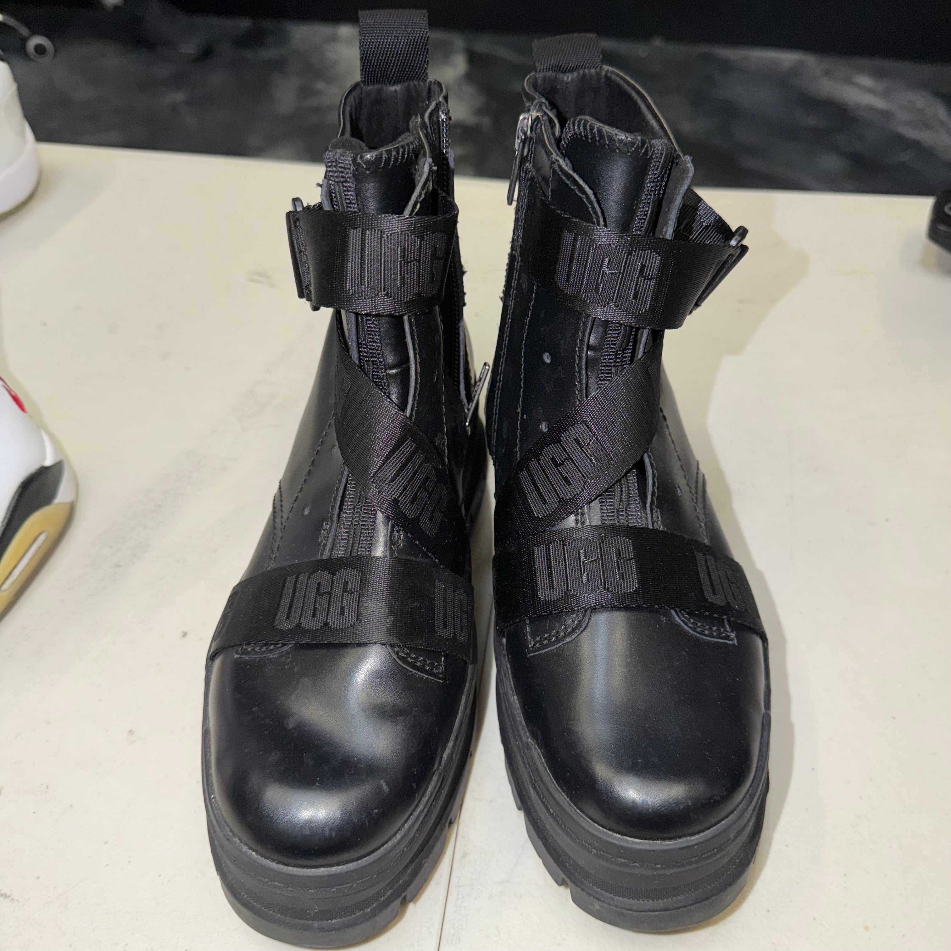 Size 7 UGG Boot Hi "Black" - NB