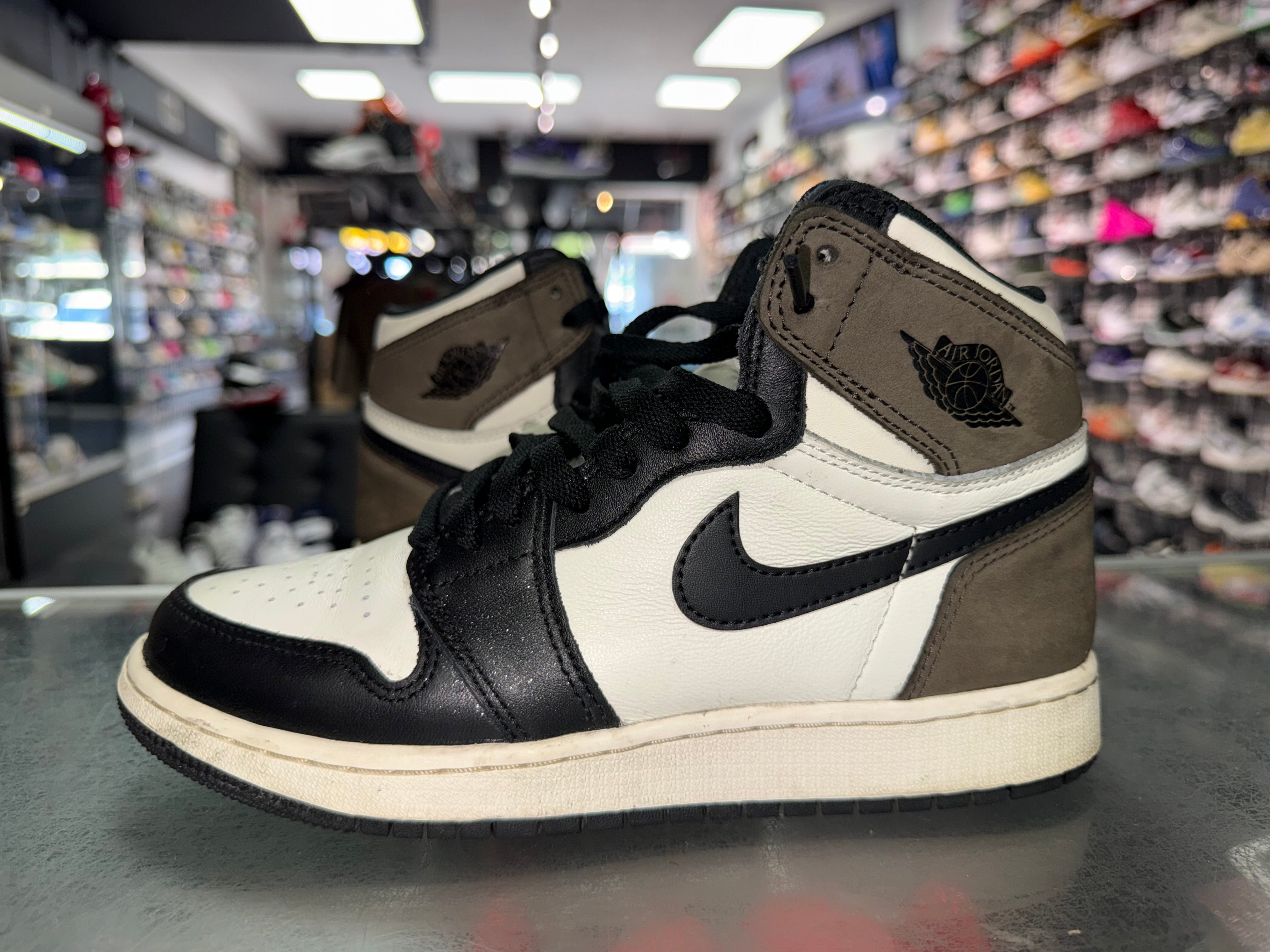 Size 6y Air Jordan 1 "Mocha"