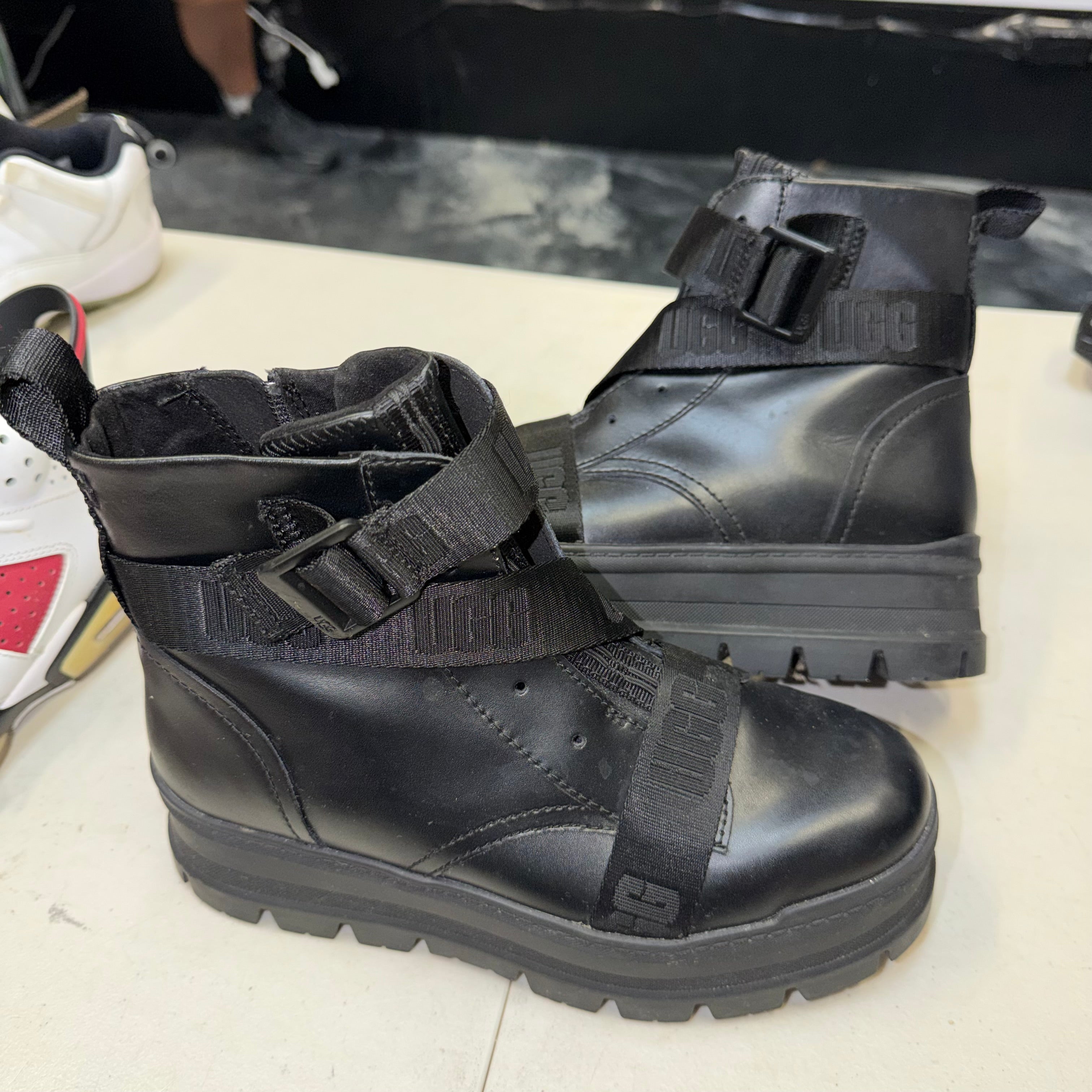 Size 7 UGG Boot Hi "Black" - NB