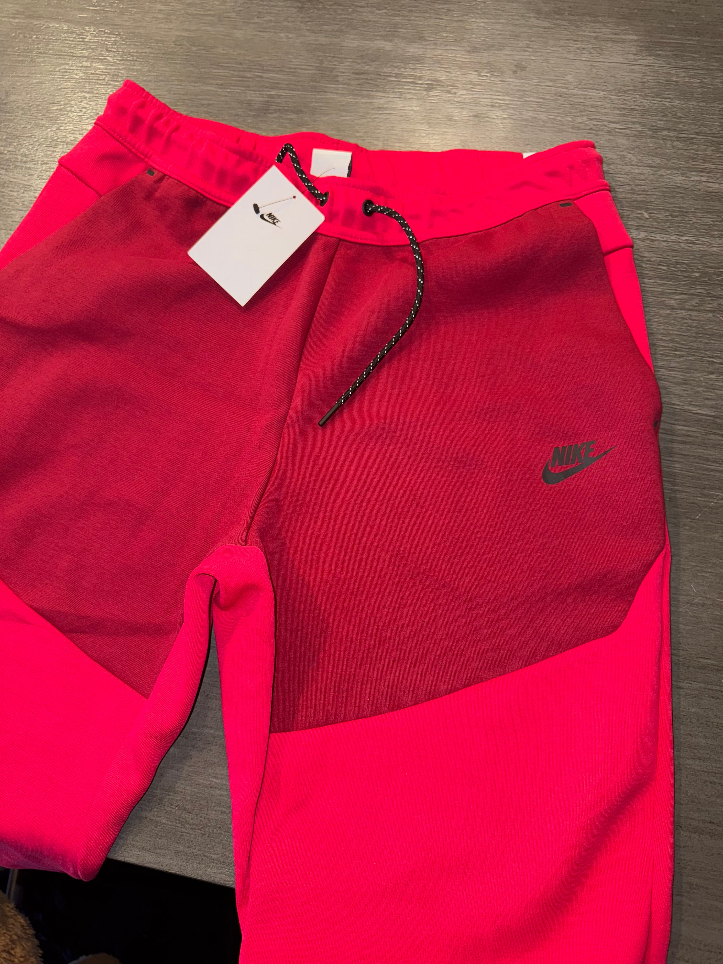 Size L Nike Tech Pants “Fuchsia Pink” Brand New