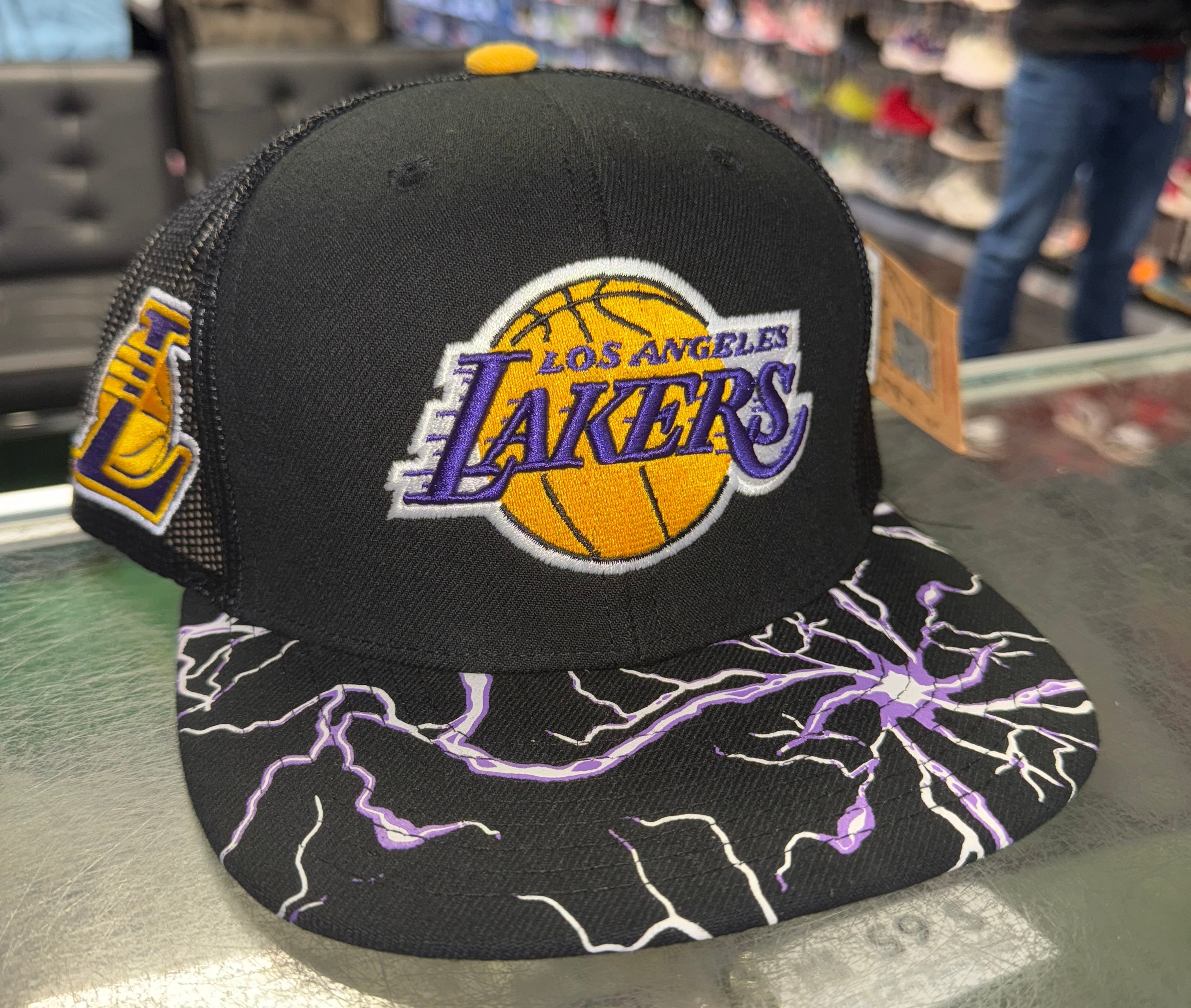 Size OS Mitchell & Ness Storm Trucker Hat "LA Lakers" Brand New