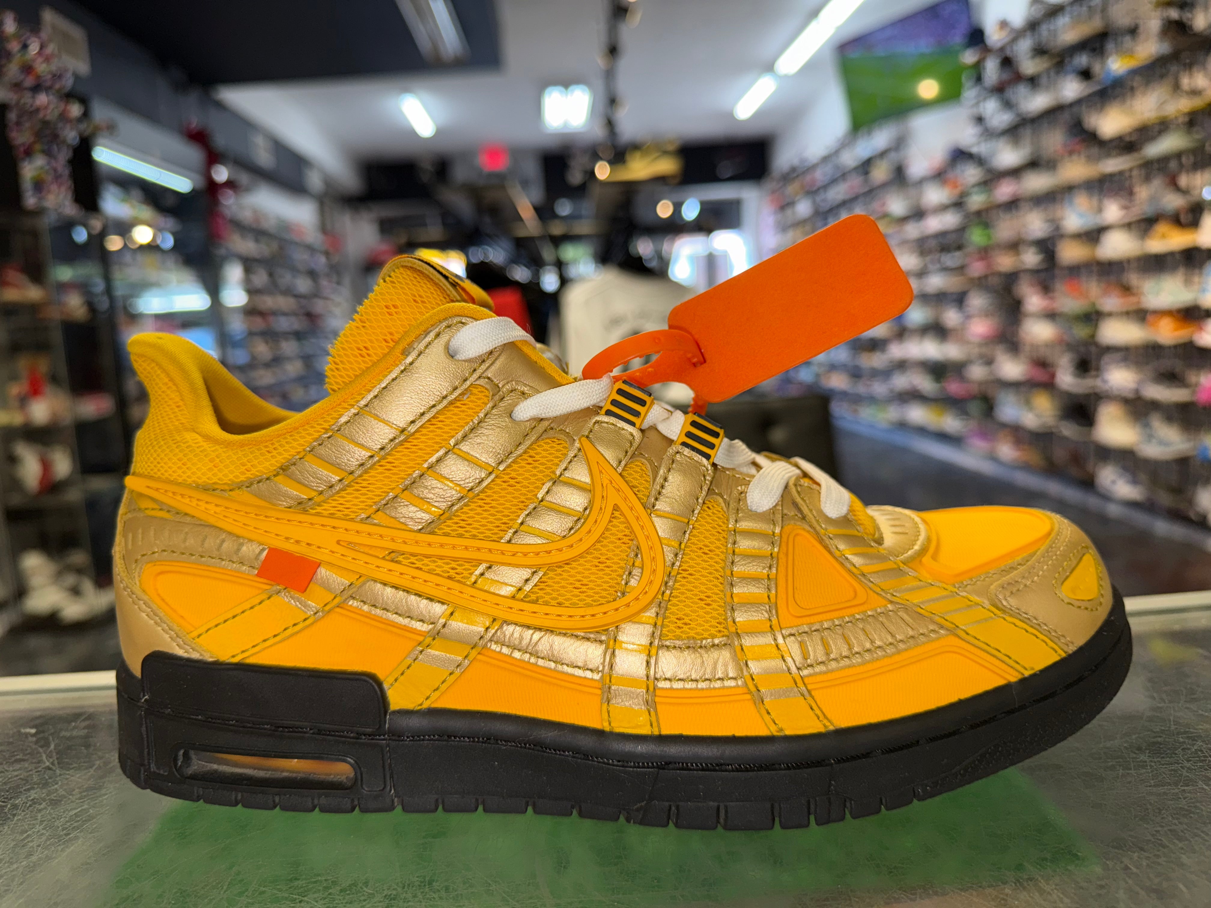 Size 8 Air Rubber Dunk Off White "University Gold"