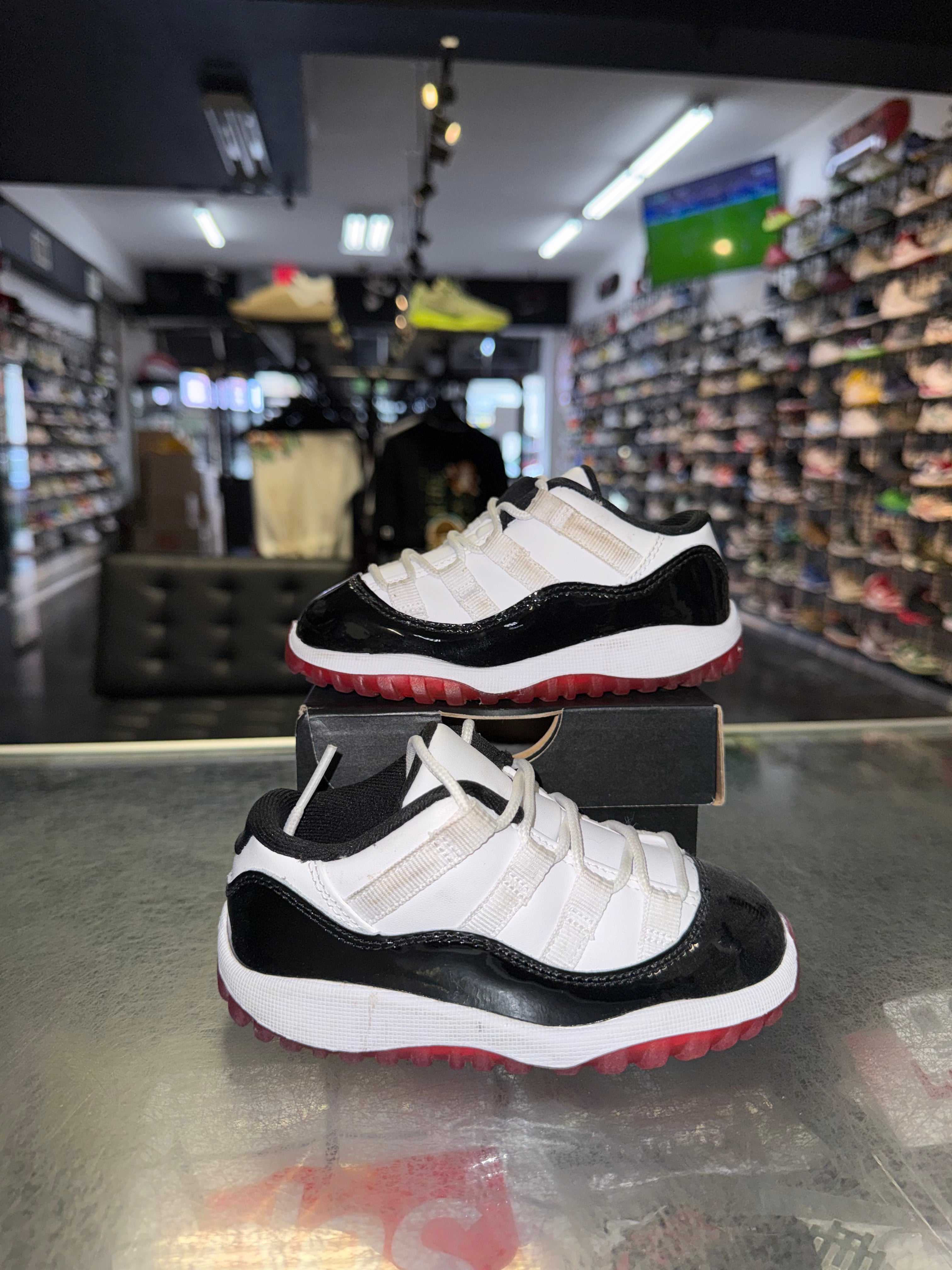 Size 8c Air Jordan 11 Low "Concord Bred" (TD)