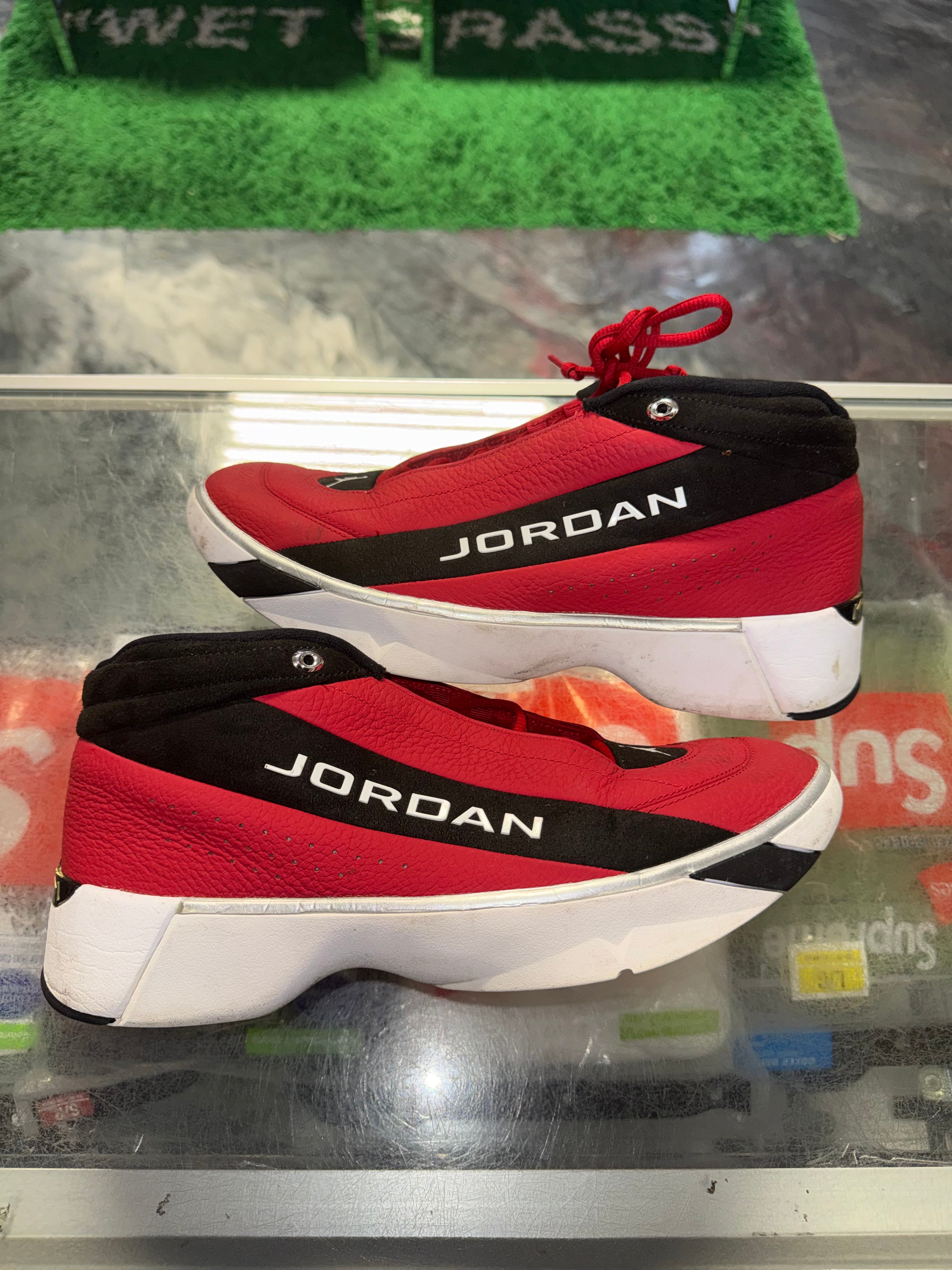 Size 11 Jordan Team Showcase "Gym Red" - NB