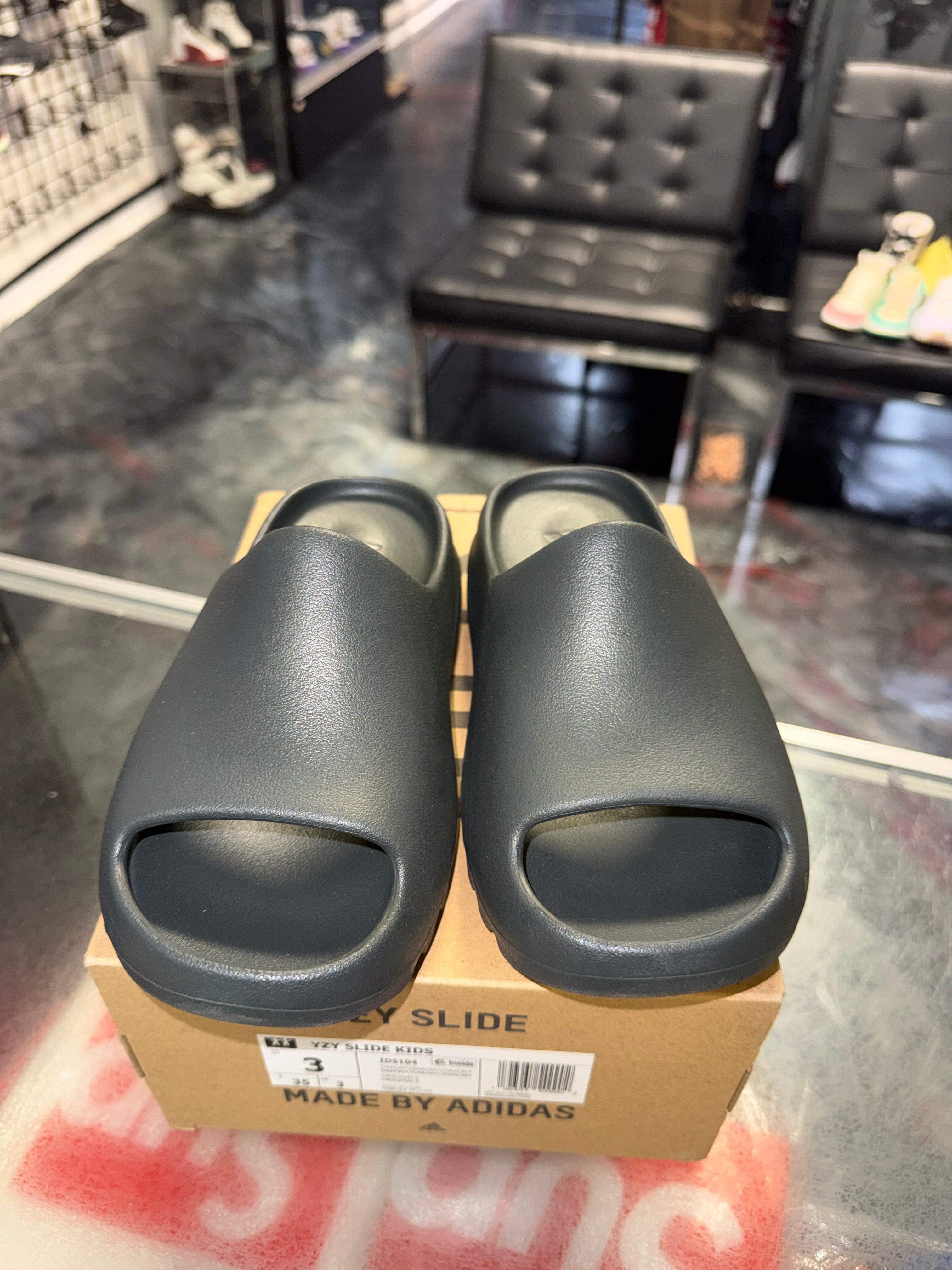 Size 3y Yeezy Slide "Dark Onyx" (PS) Brand New