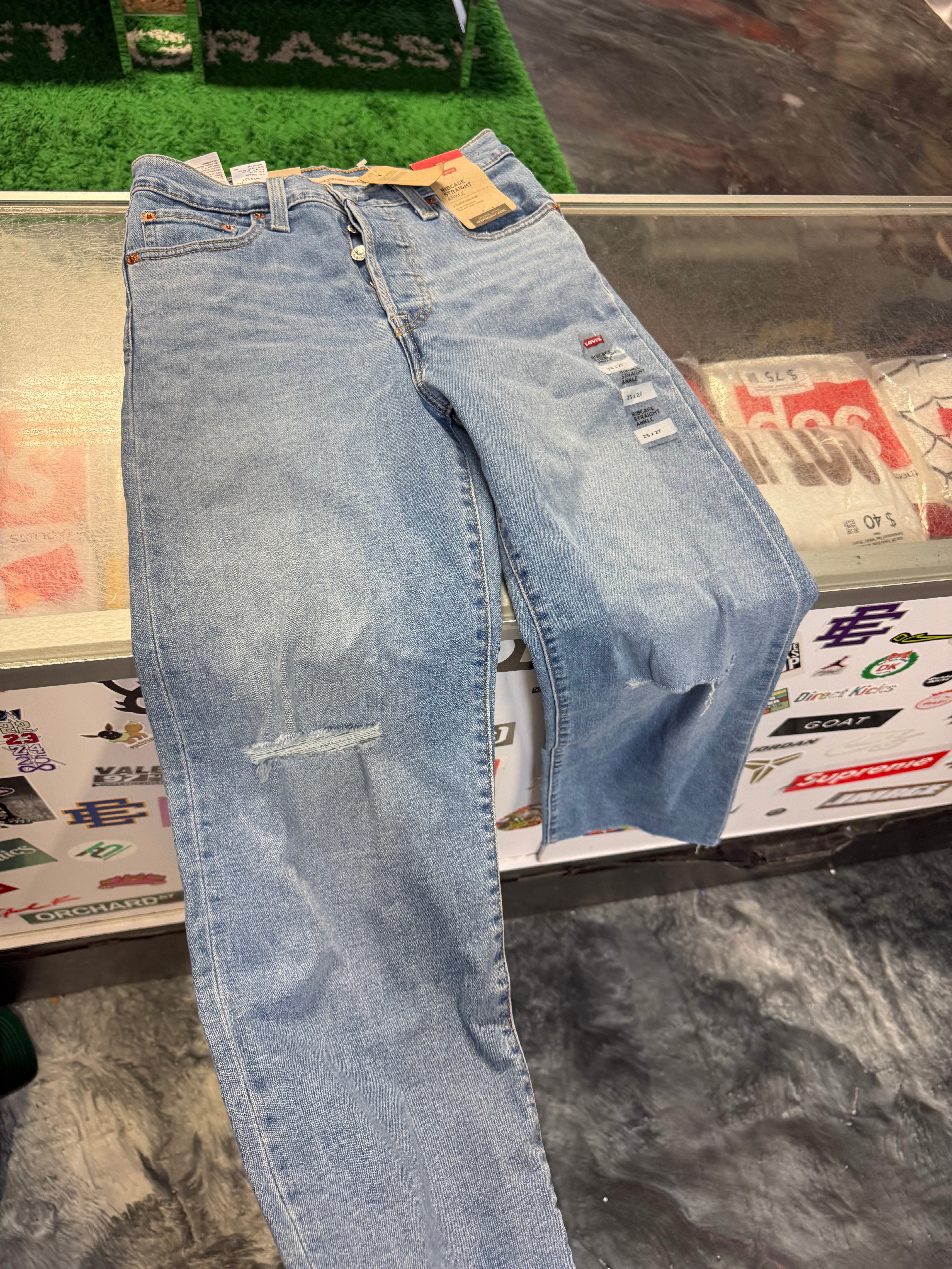 Size 25x27 LEVIS Jeans NEW
