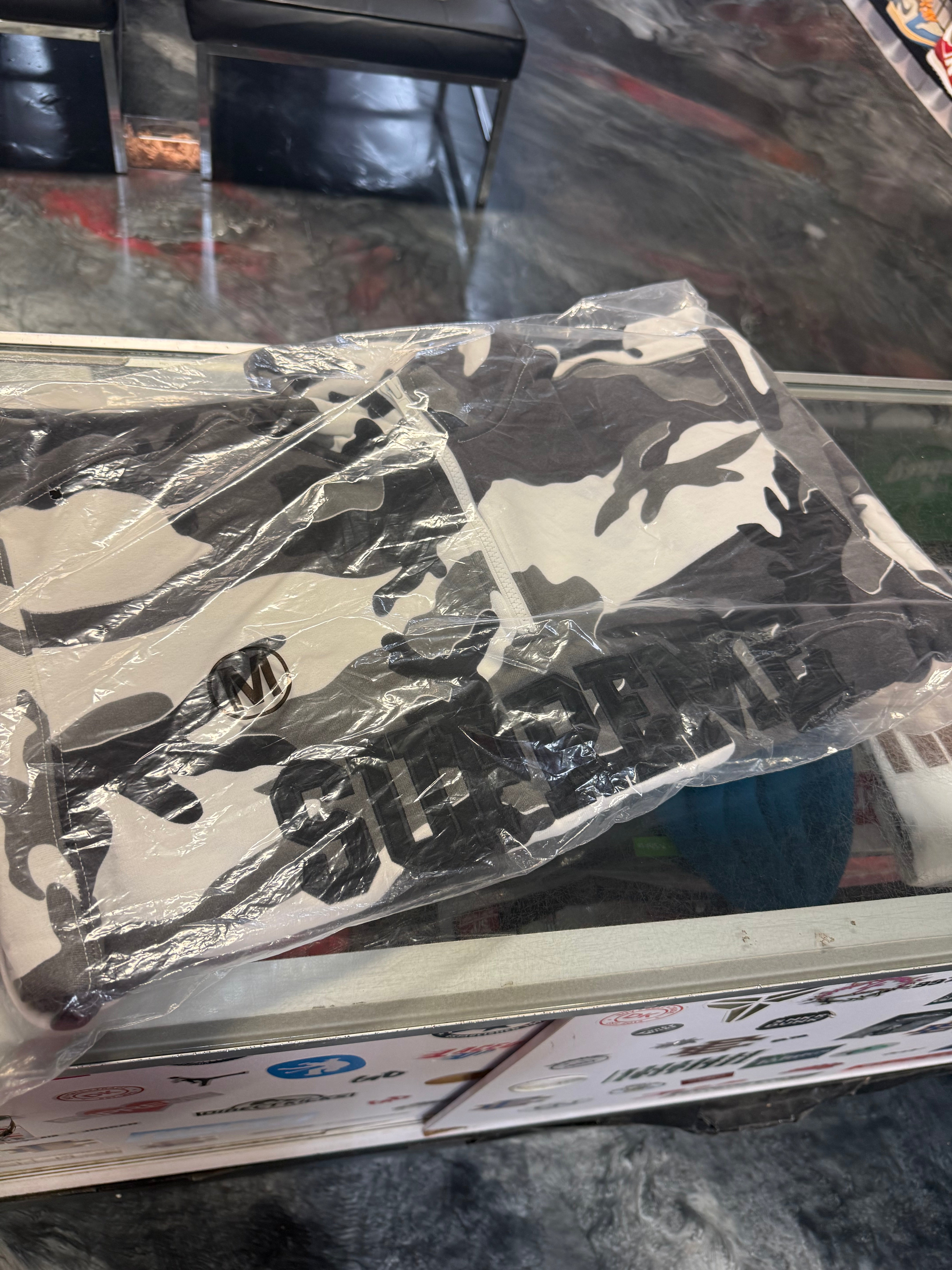 Size M Supreme Seoul Shop Flag Half Zip Pullover “Snow Camo” Brand New
