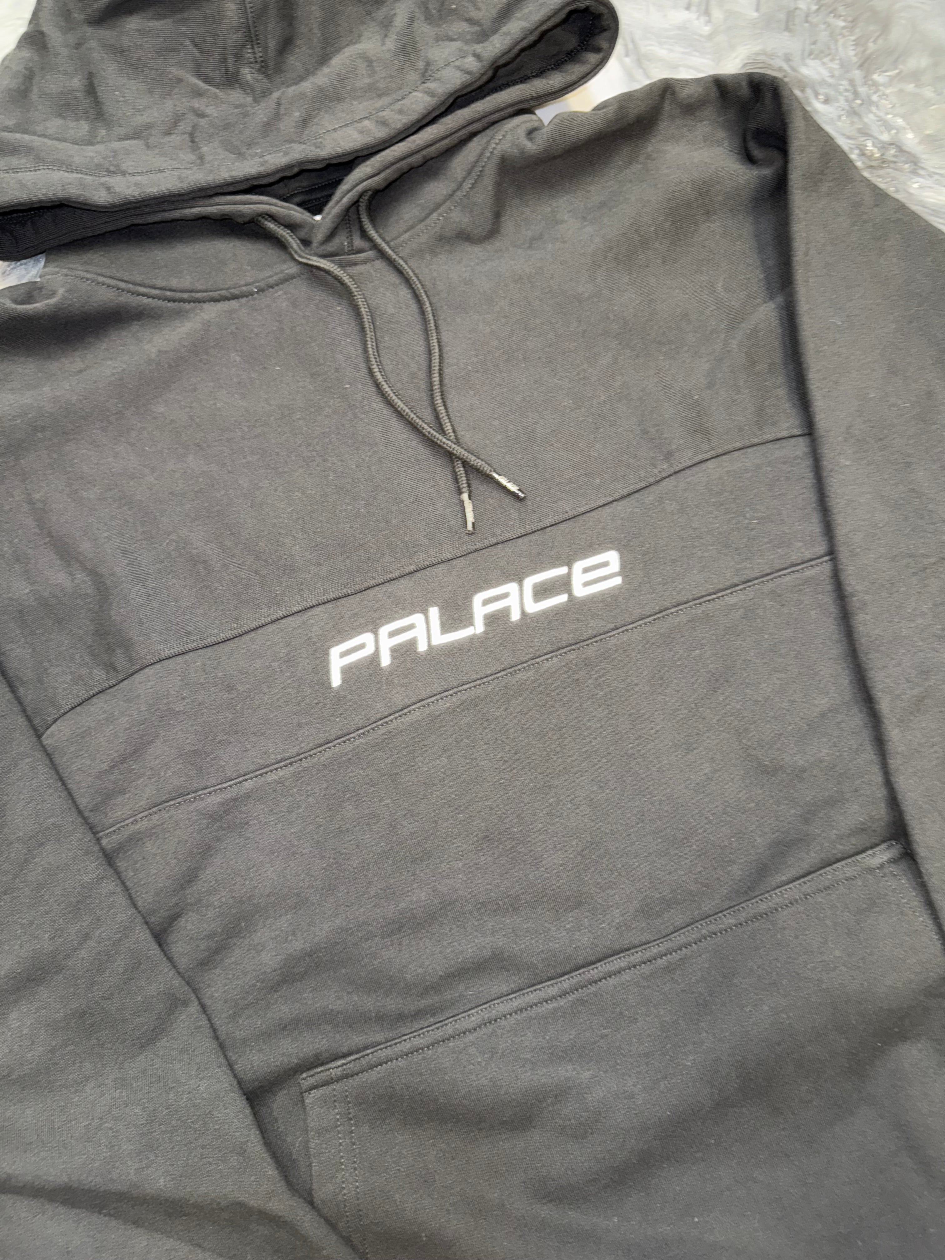 Size XL Palace Center Logo Hoodie “Black”