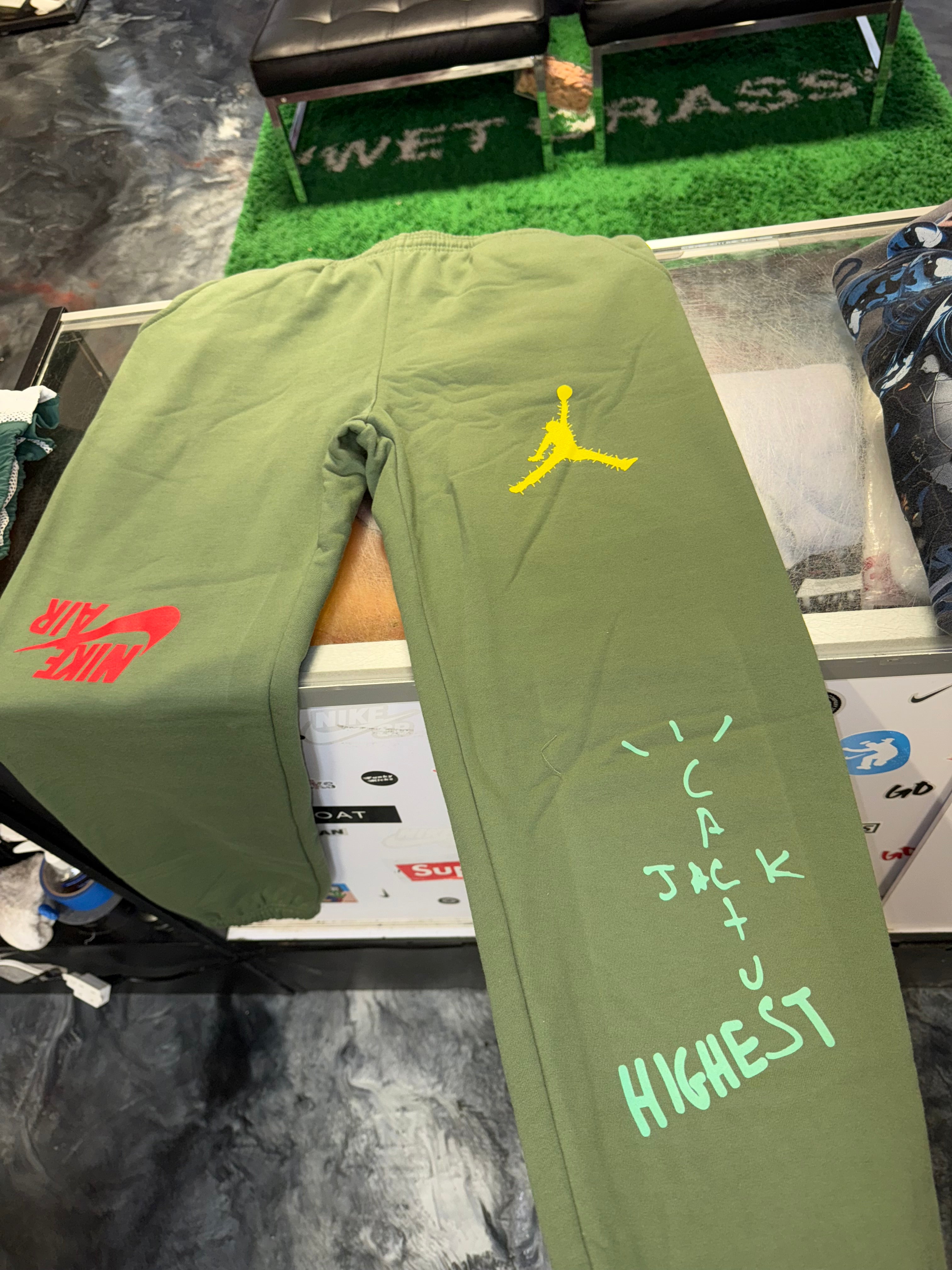 Size M Travis Scott Air Jordan Sweatpants “Olive” Brand New