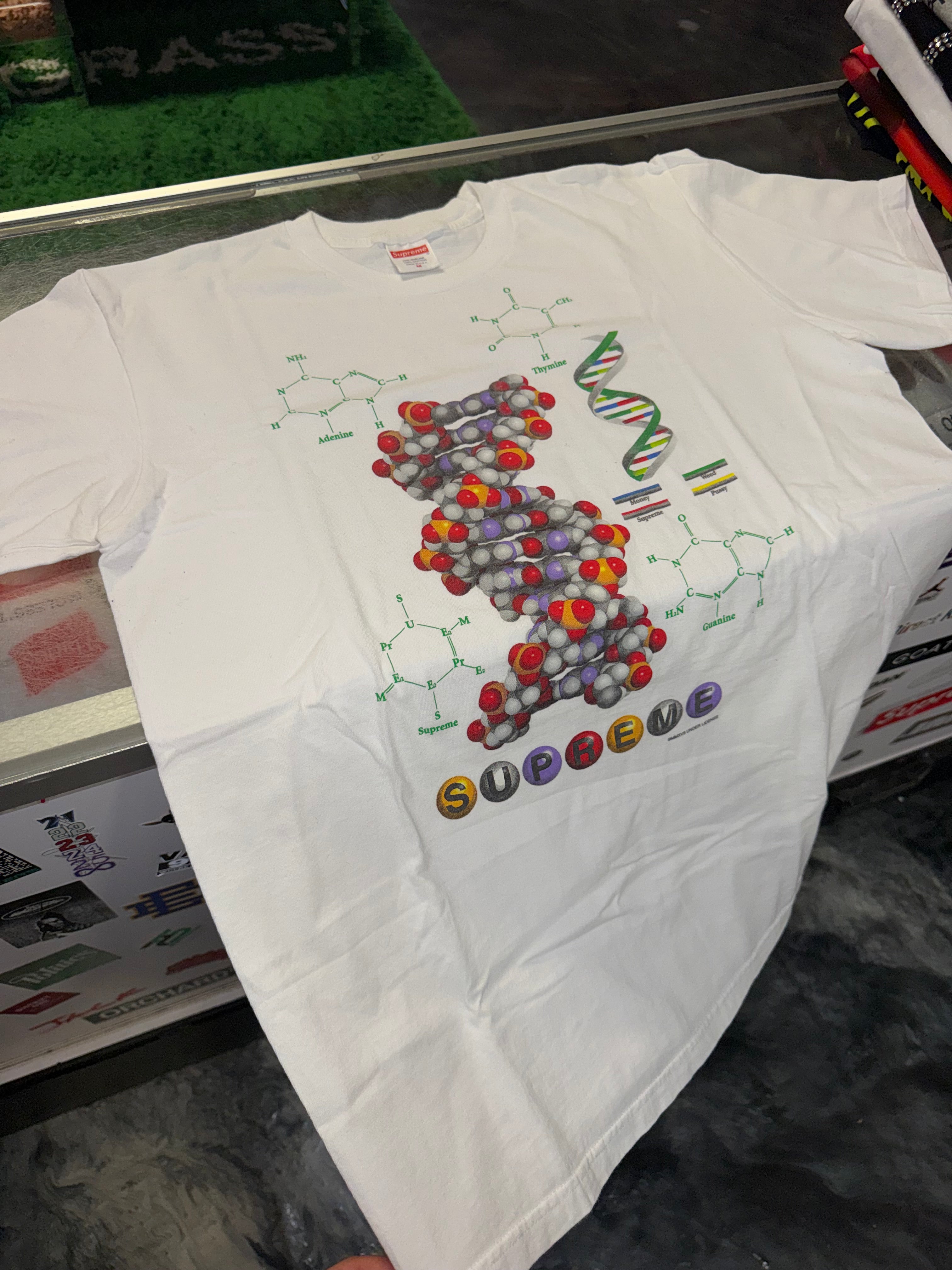 Size M Supreme DNA Logo Tee “White”