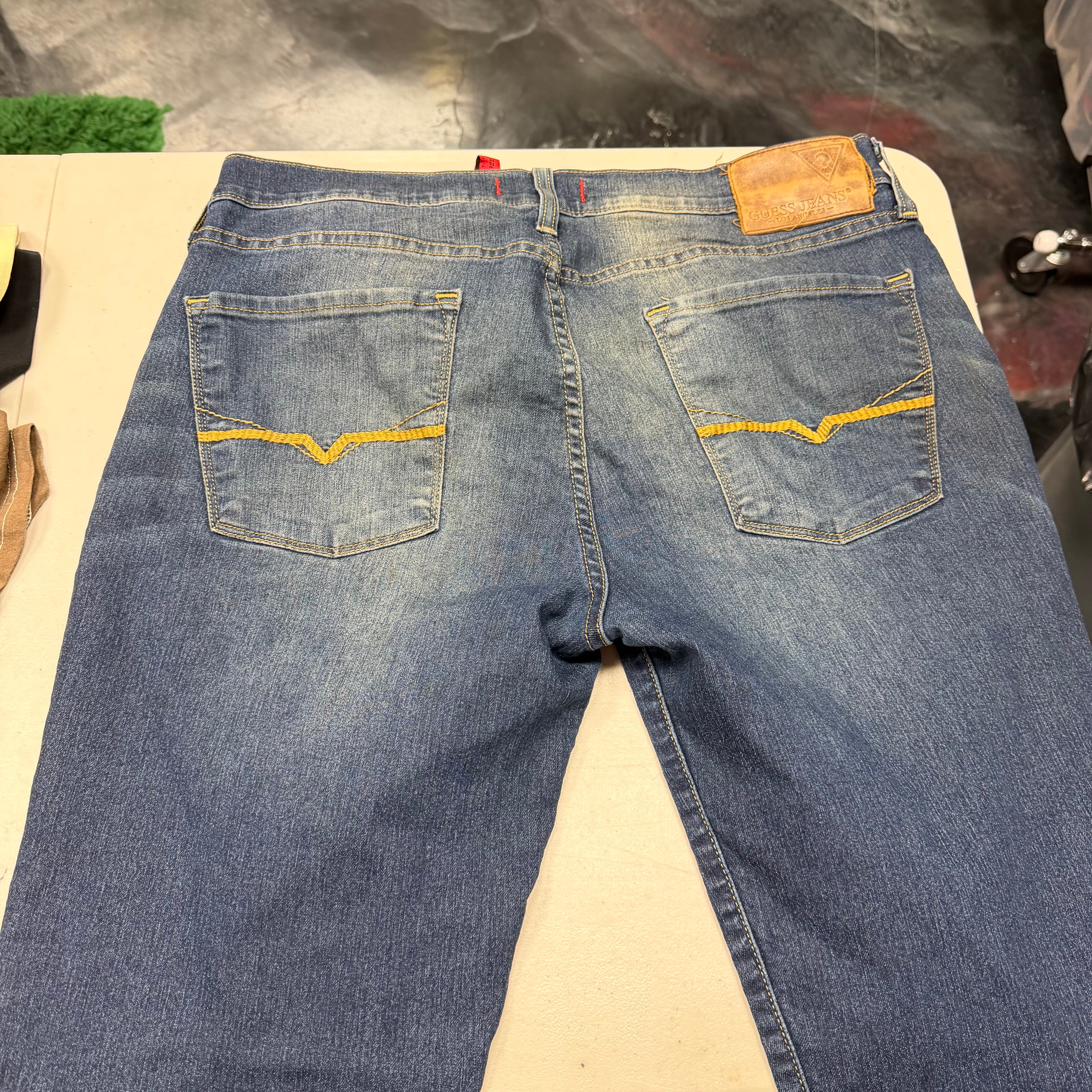 Size 36x32 GUESS Jeans