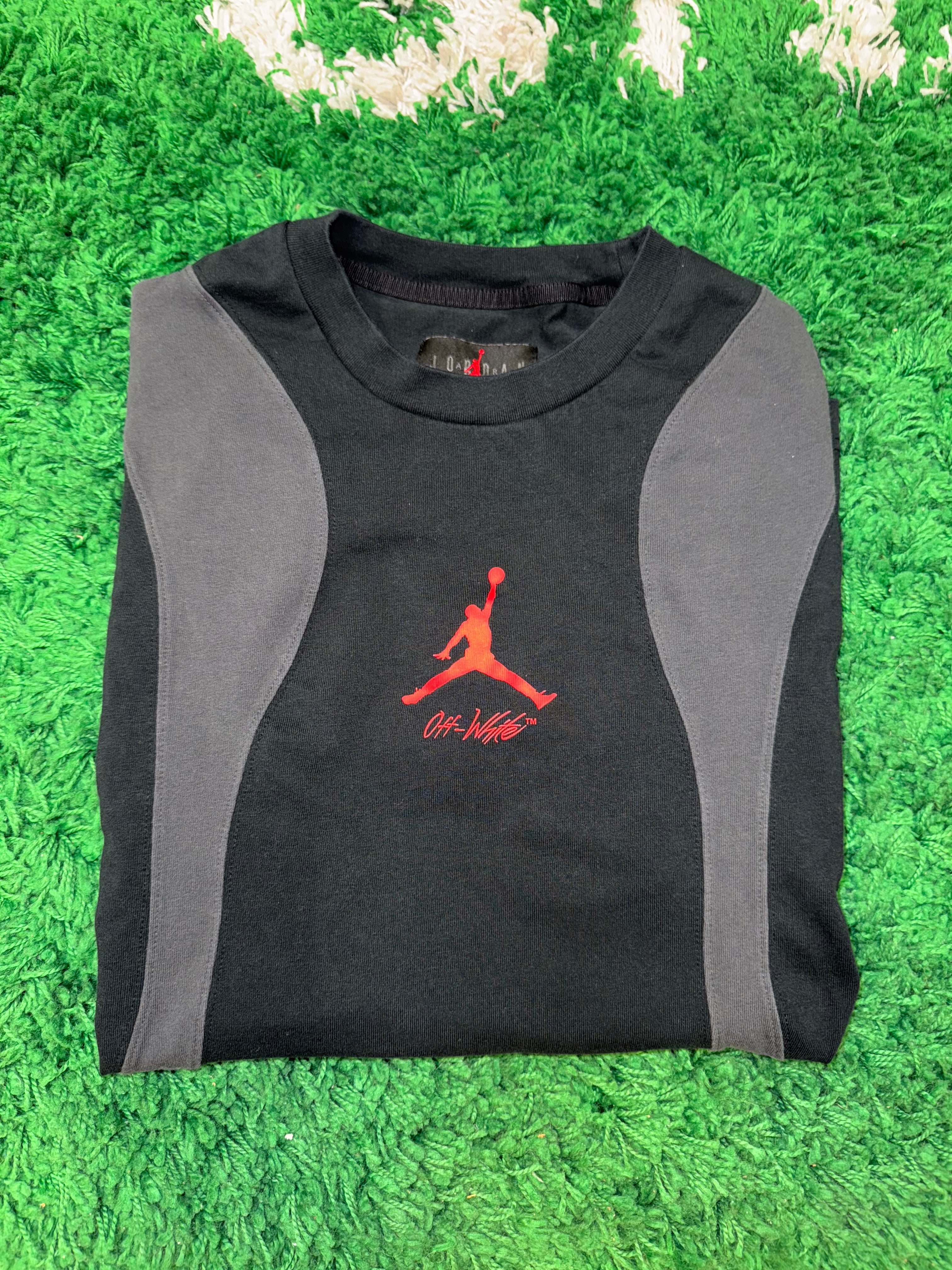 Size S Off-White x Jordan Tee “Muslin”