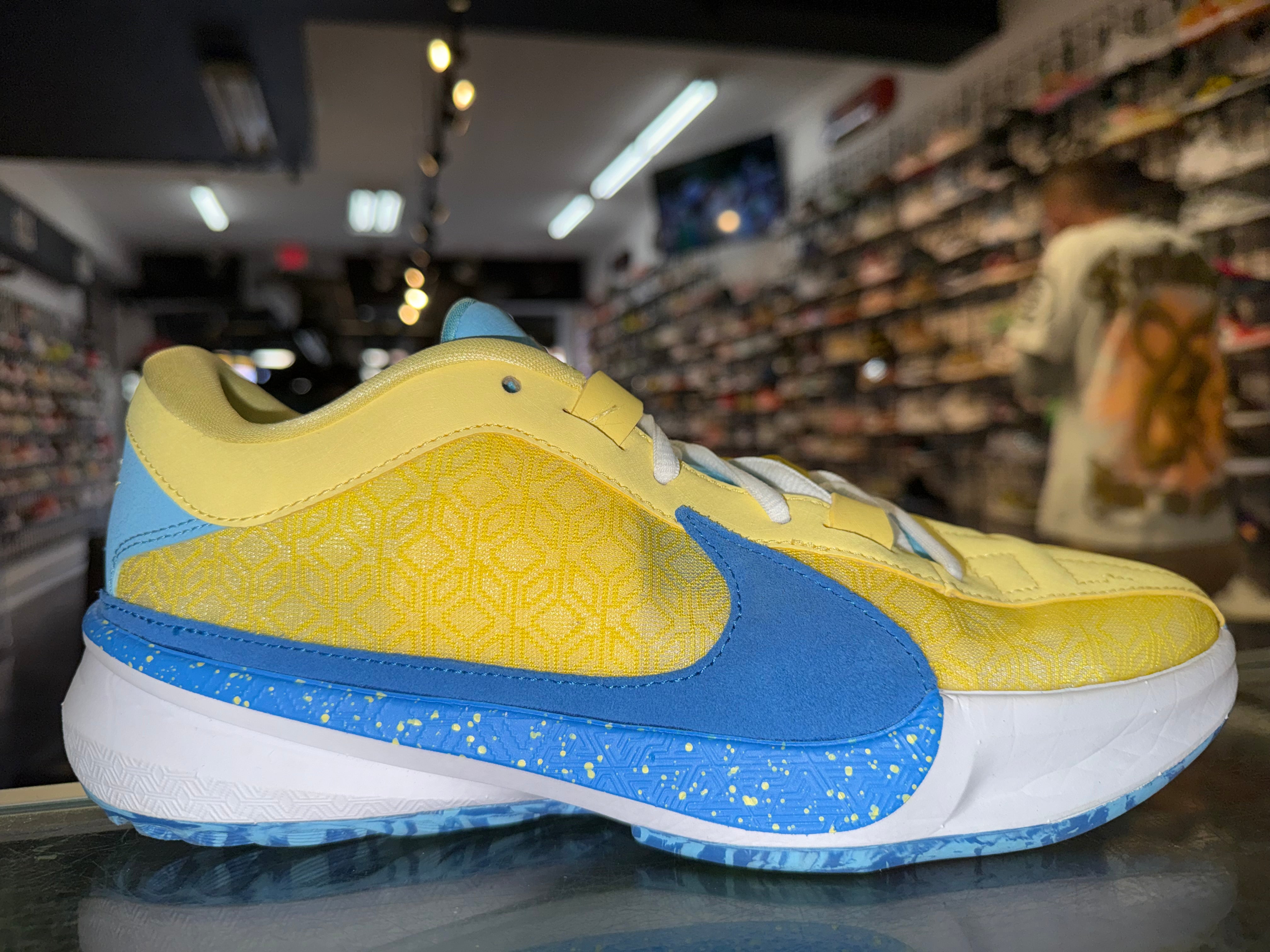 Size 8 Zoom Freak 5 “Through My Eyes”