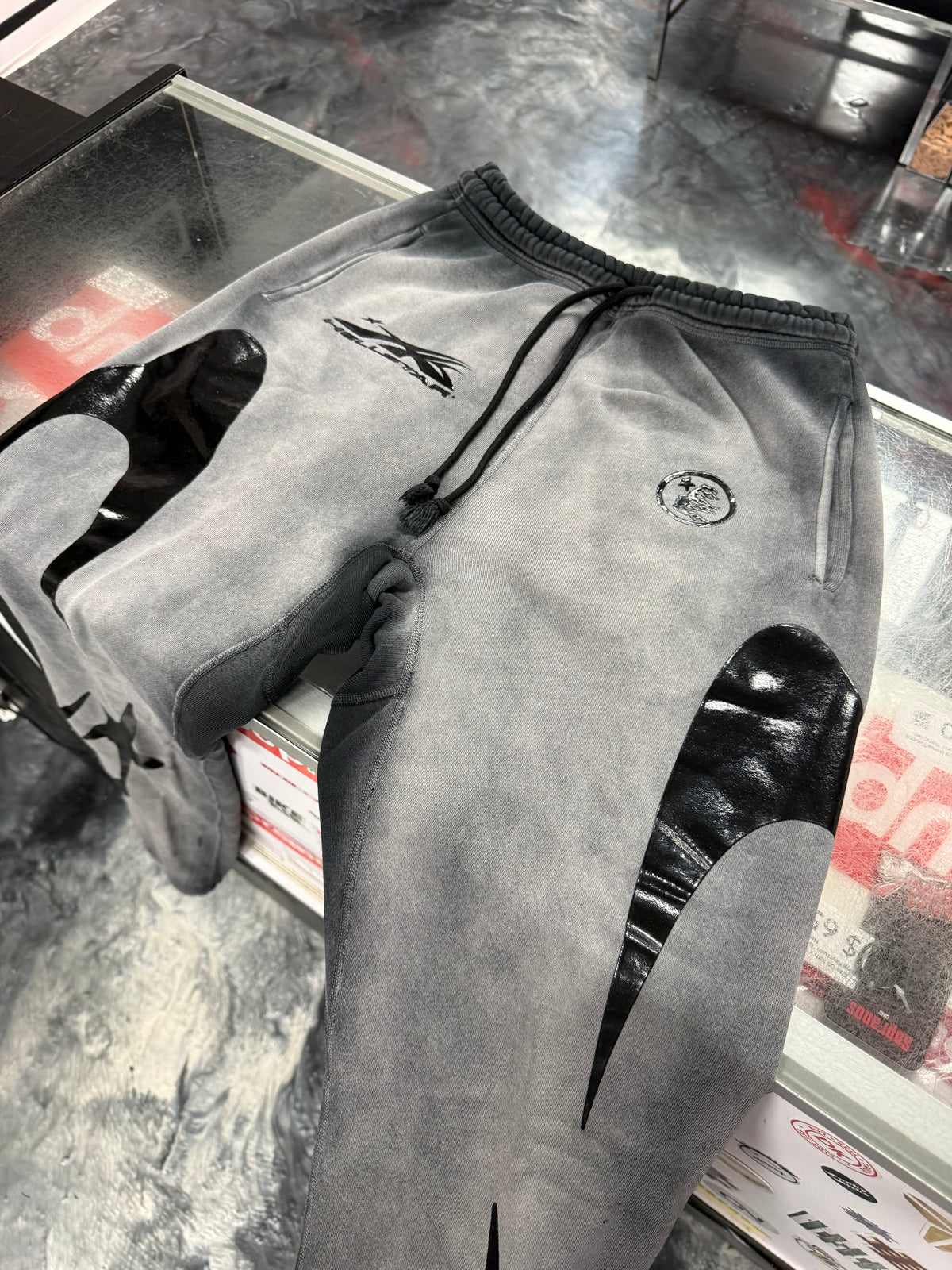 Size XS (Fits S) Hellstar Shooting Star Sweatpants “Black/Grey”