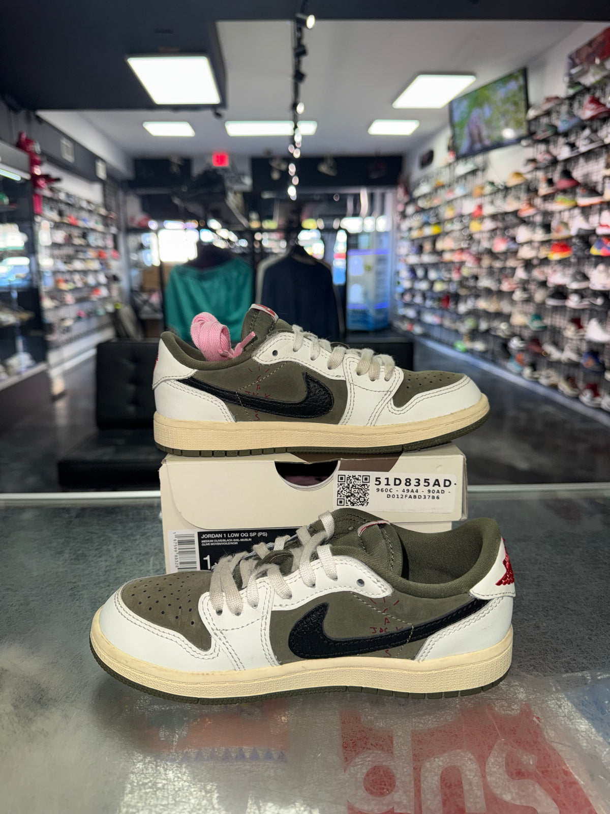 Air Jordan 1 Low Travis Scott Olive PS sneaker, pre-owned, size 1Y – view 2