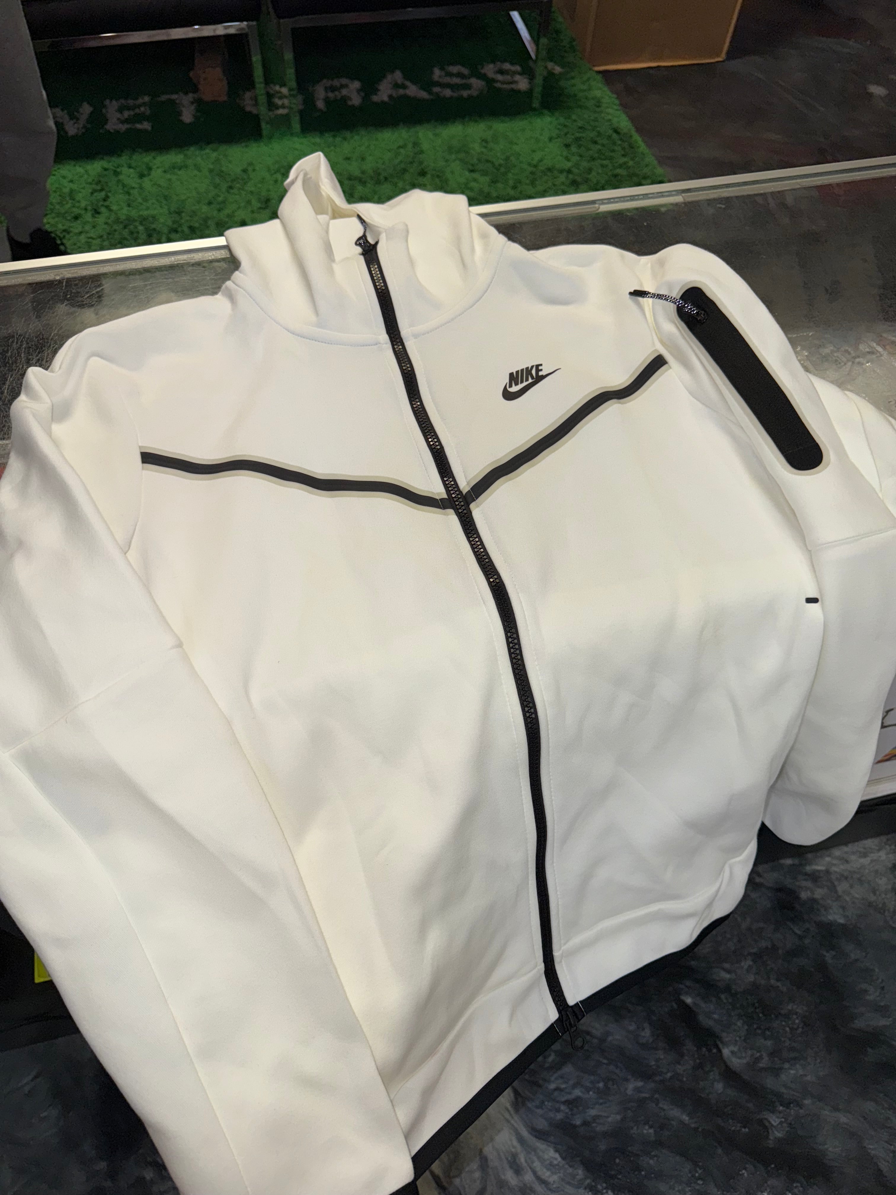 Size M Nike Tech Full Suit “White/Black” Worn 1x