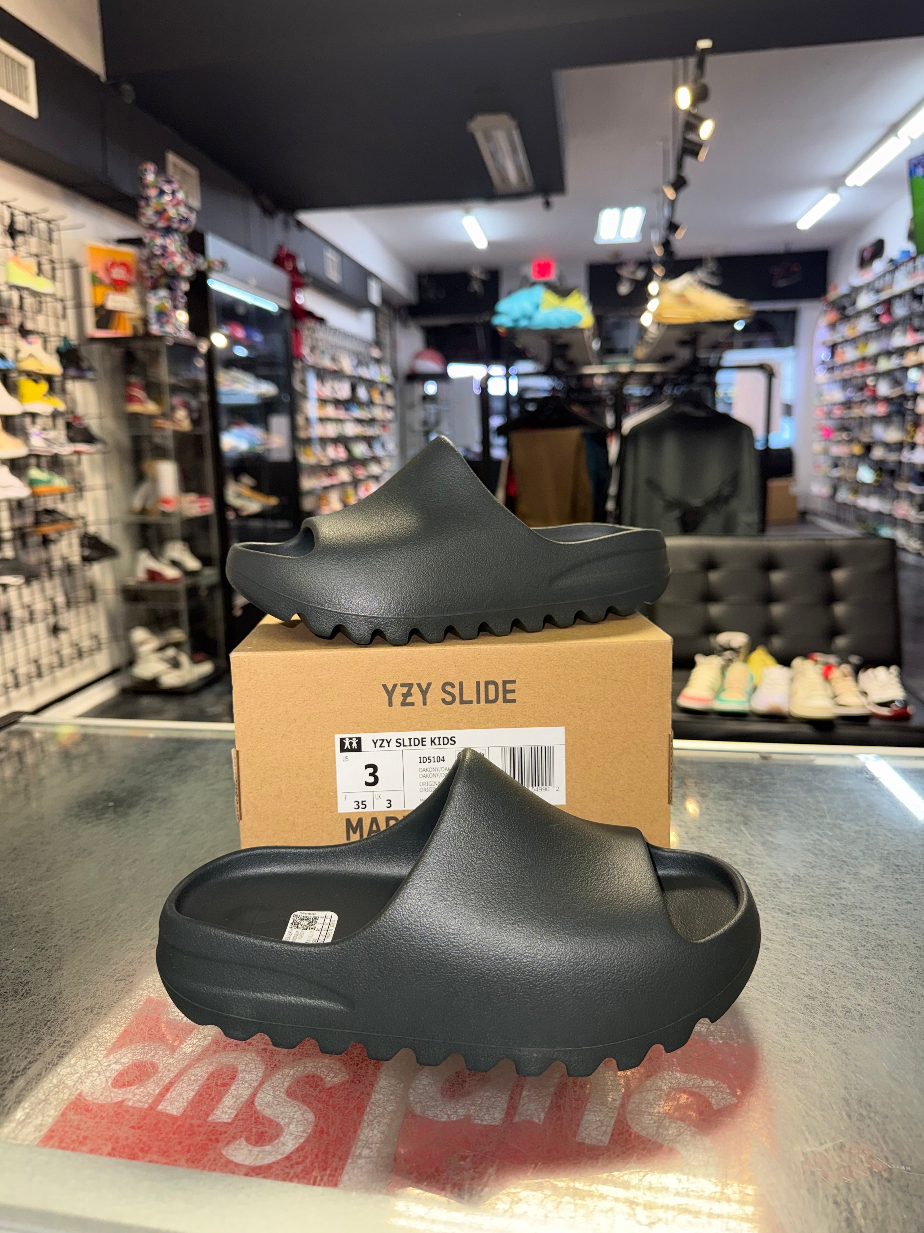 Size 3y Yeezy Slide "Dark Onyx" (PS) Brand New