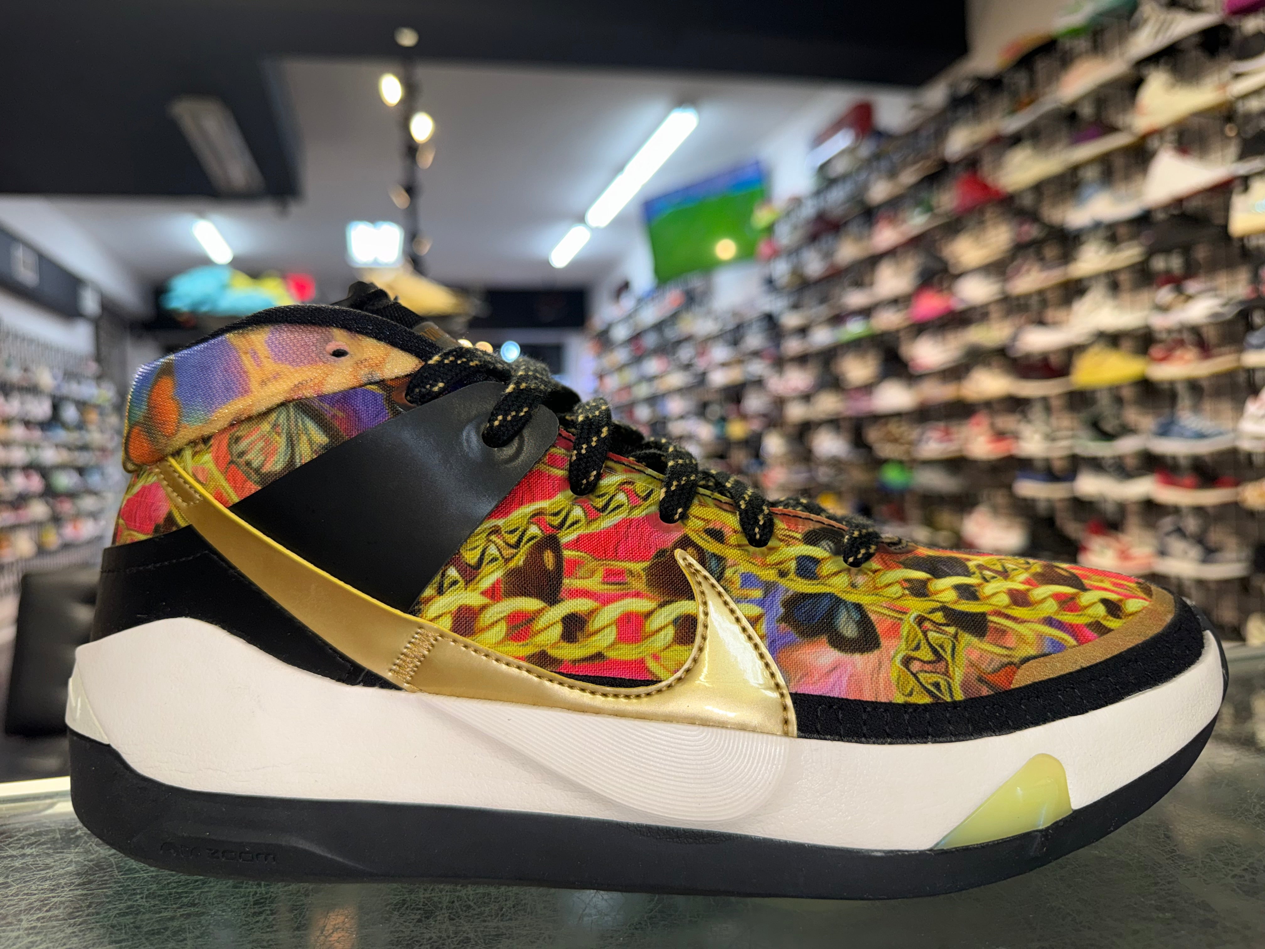 Size 10.5 KD 18 "Hype"