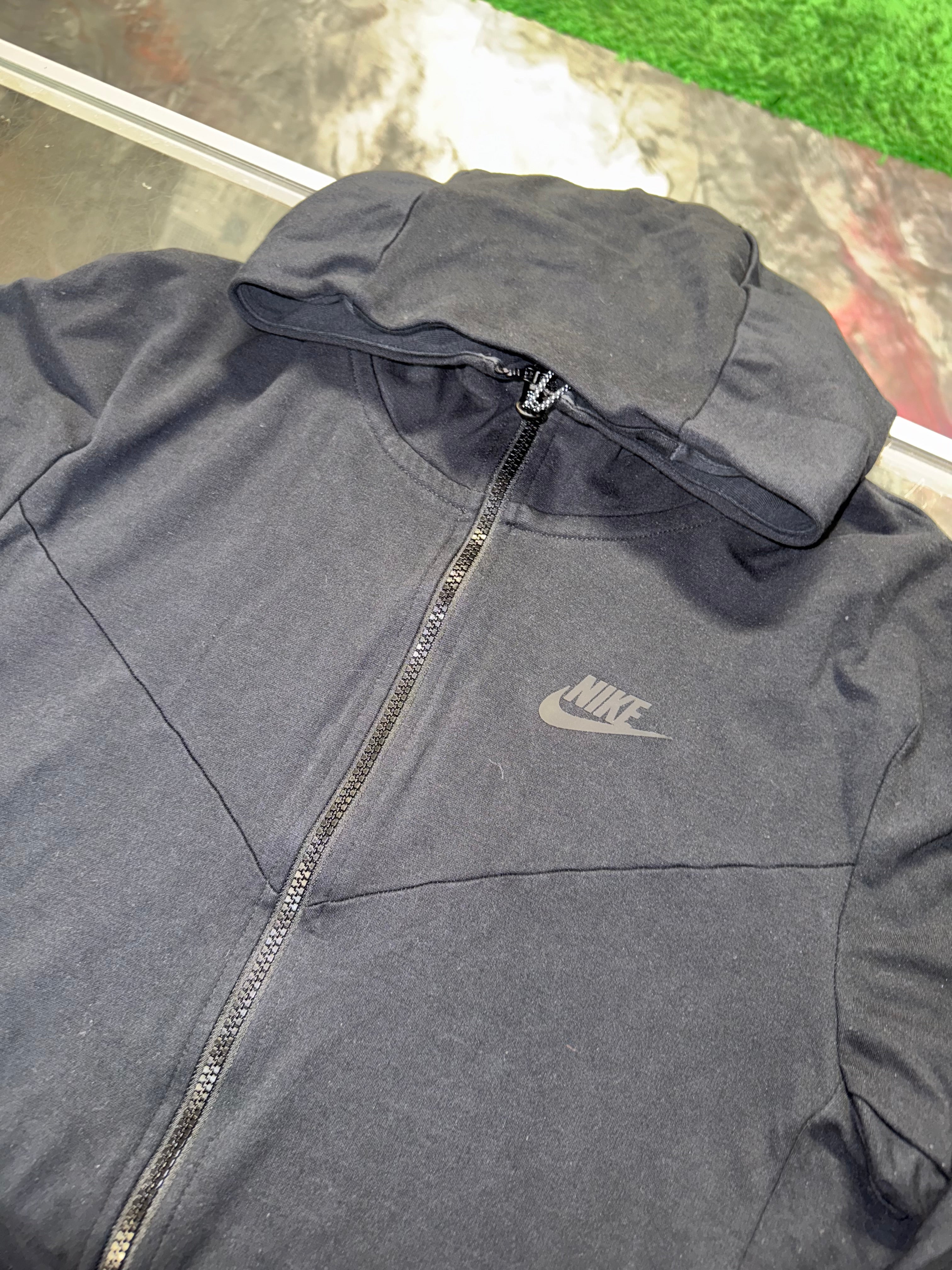 Small Nike Tech Black