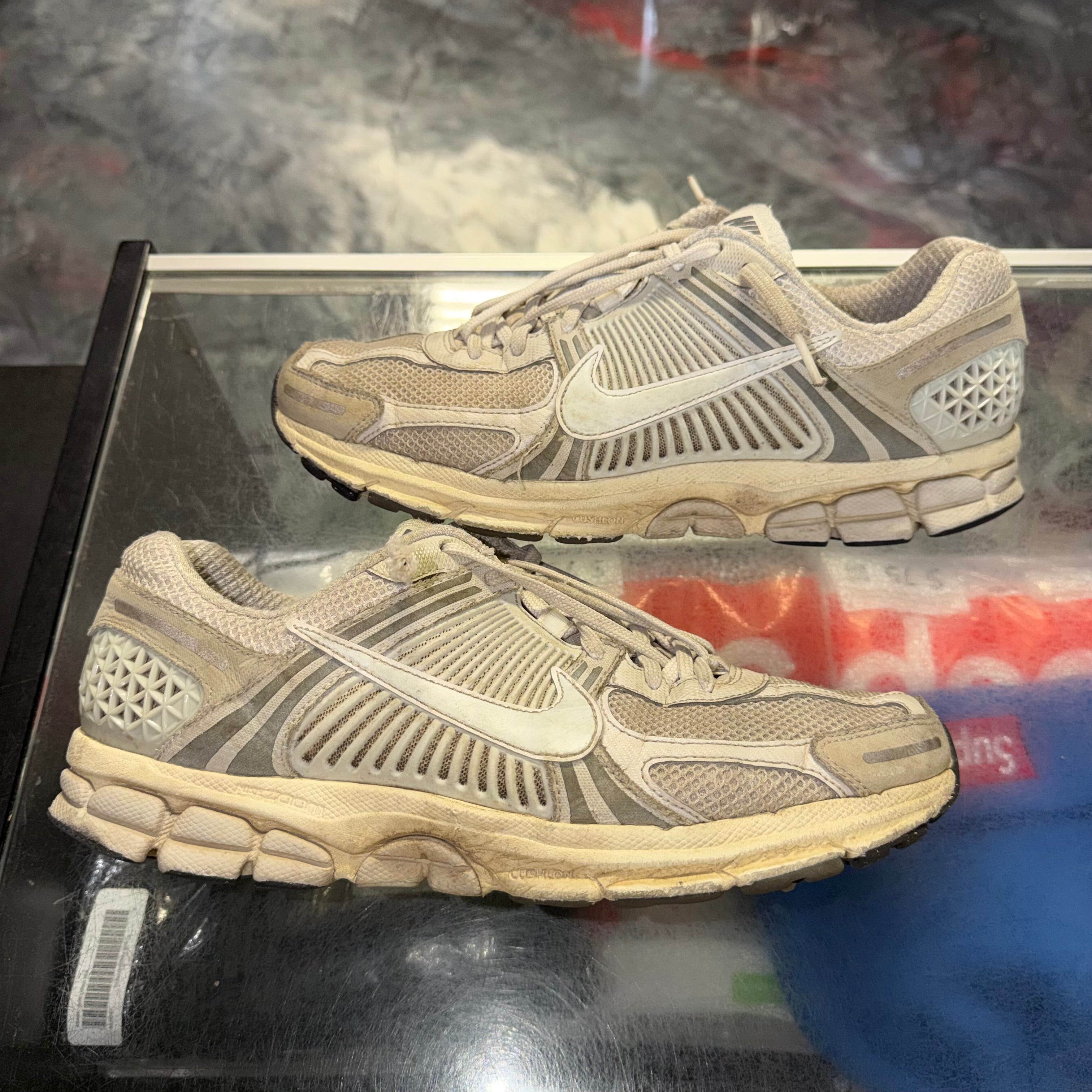 Size 11 Zoom Vomero 5 - NB