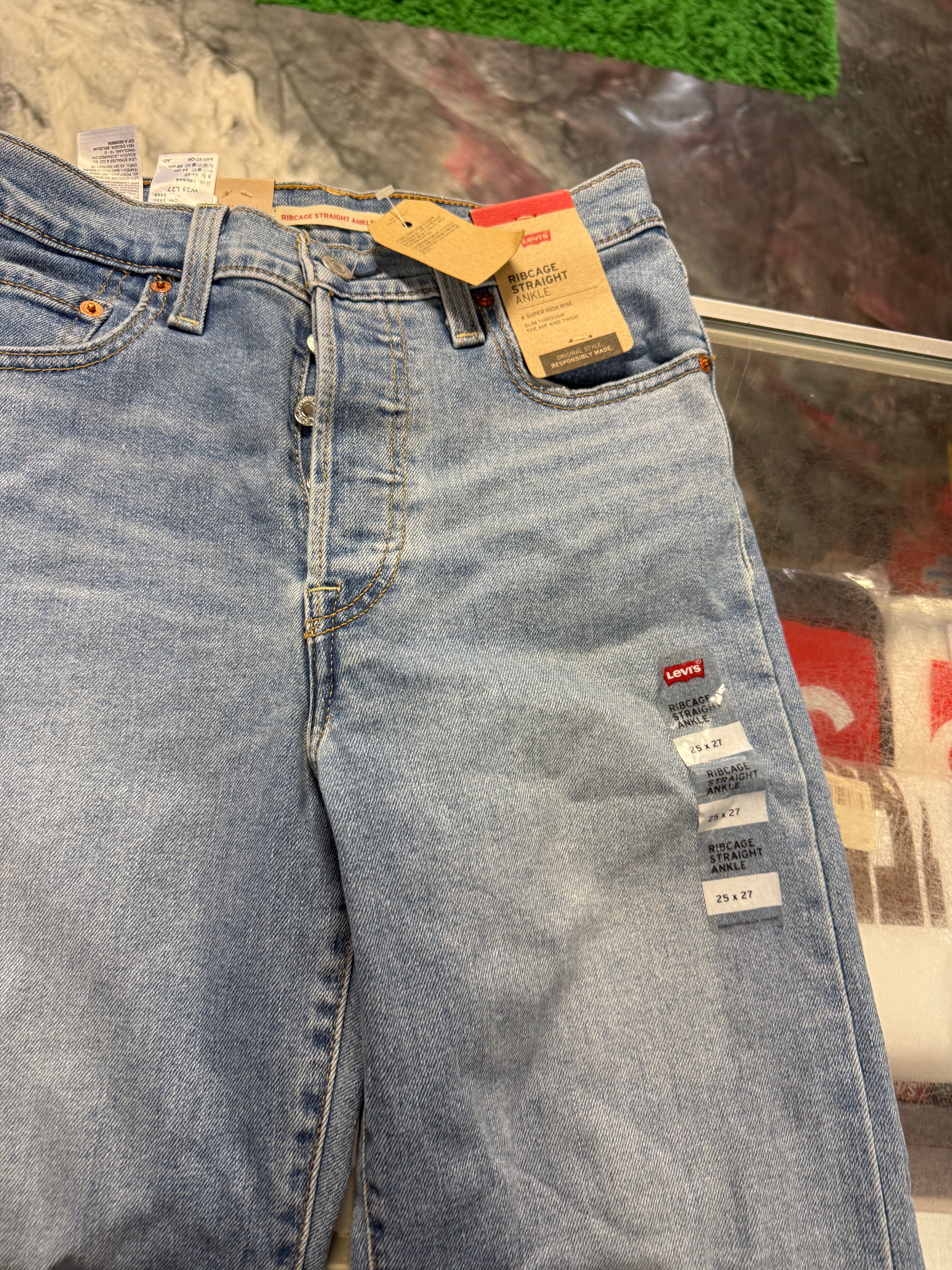 Size 25x27 LEVIS Jeans NEW