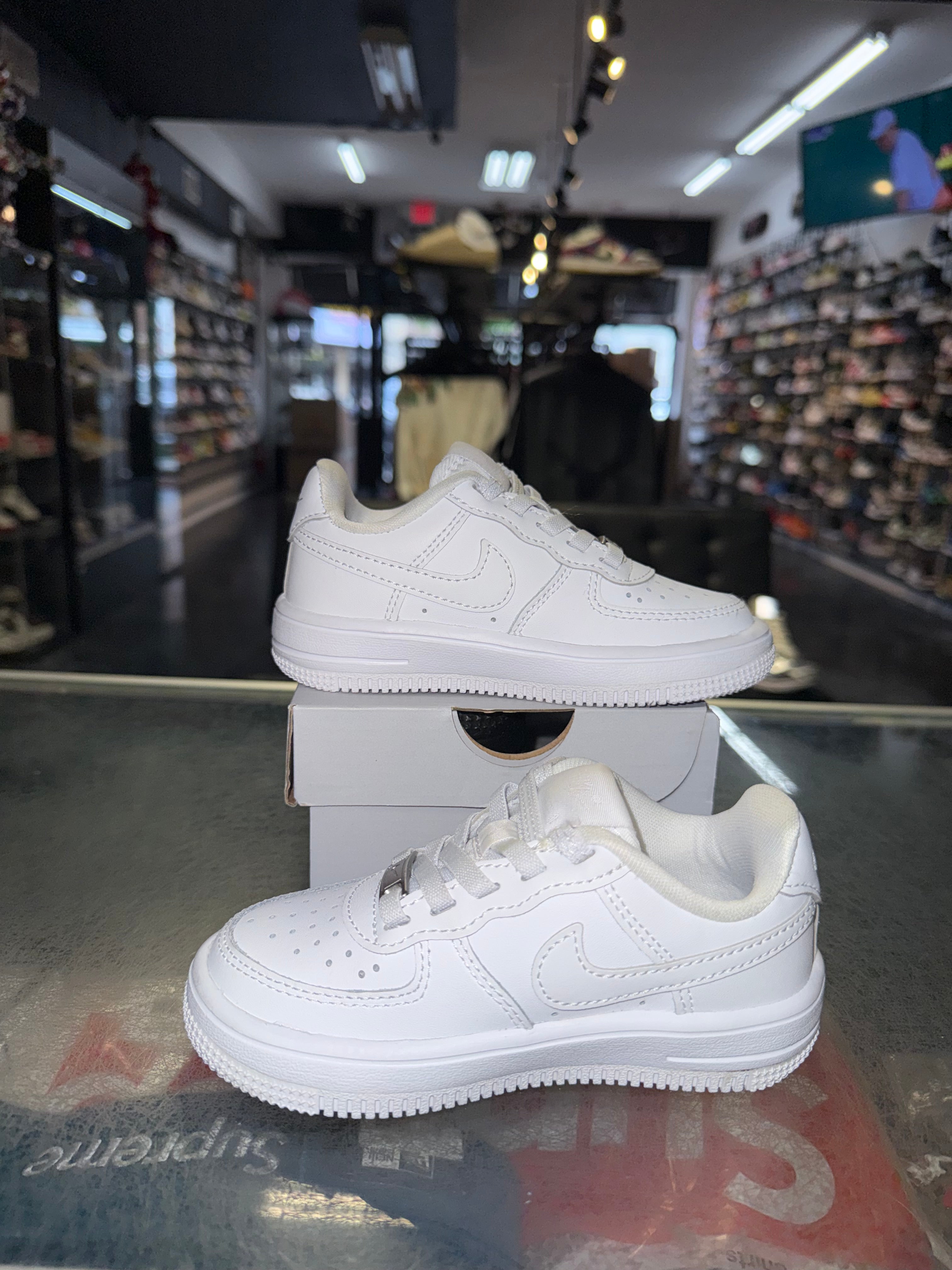 Size 8c Air Force 1 "White" (TD)