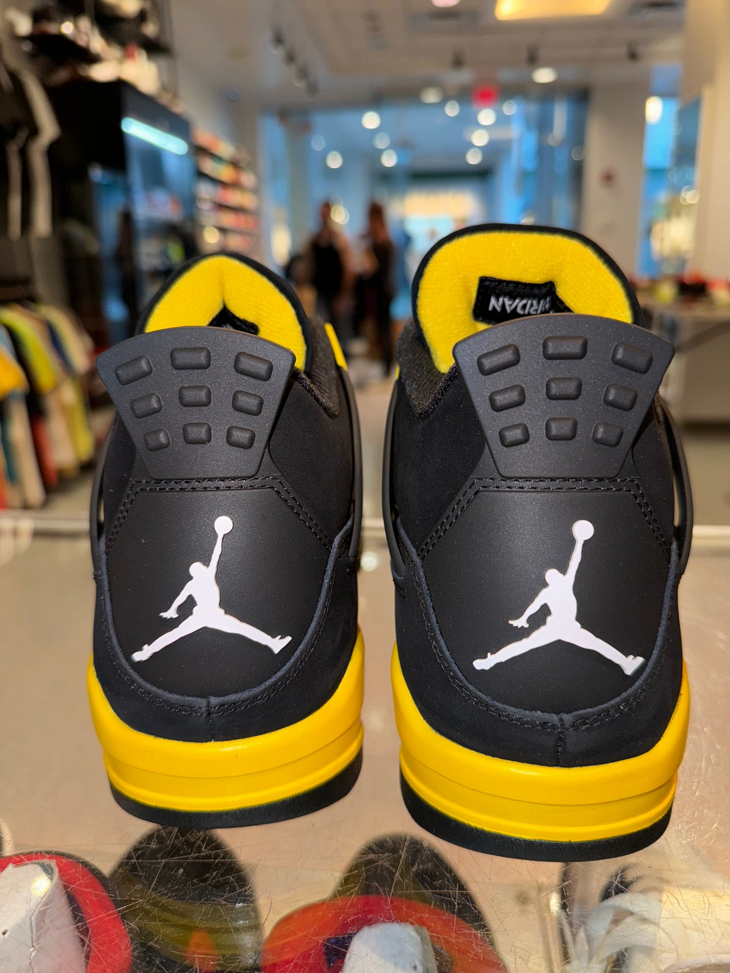 Size 9 Air Jordan 4 “Thunder” Brand New (Mall)
