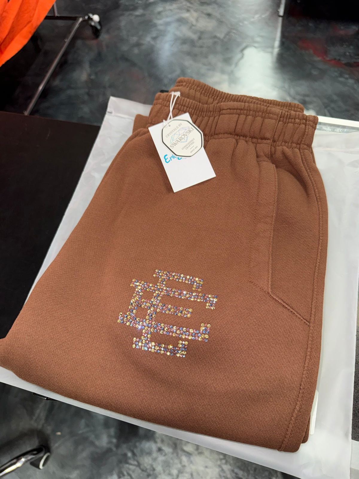Eric Emanuel x Swarovski EE Sweatpants Brown, new, size M – view 2