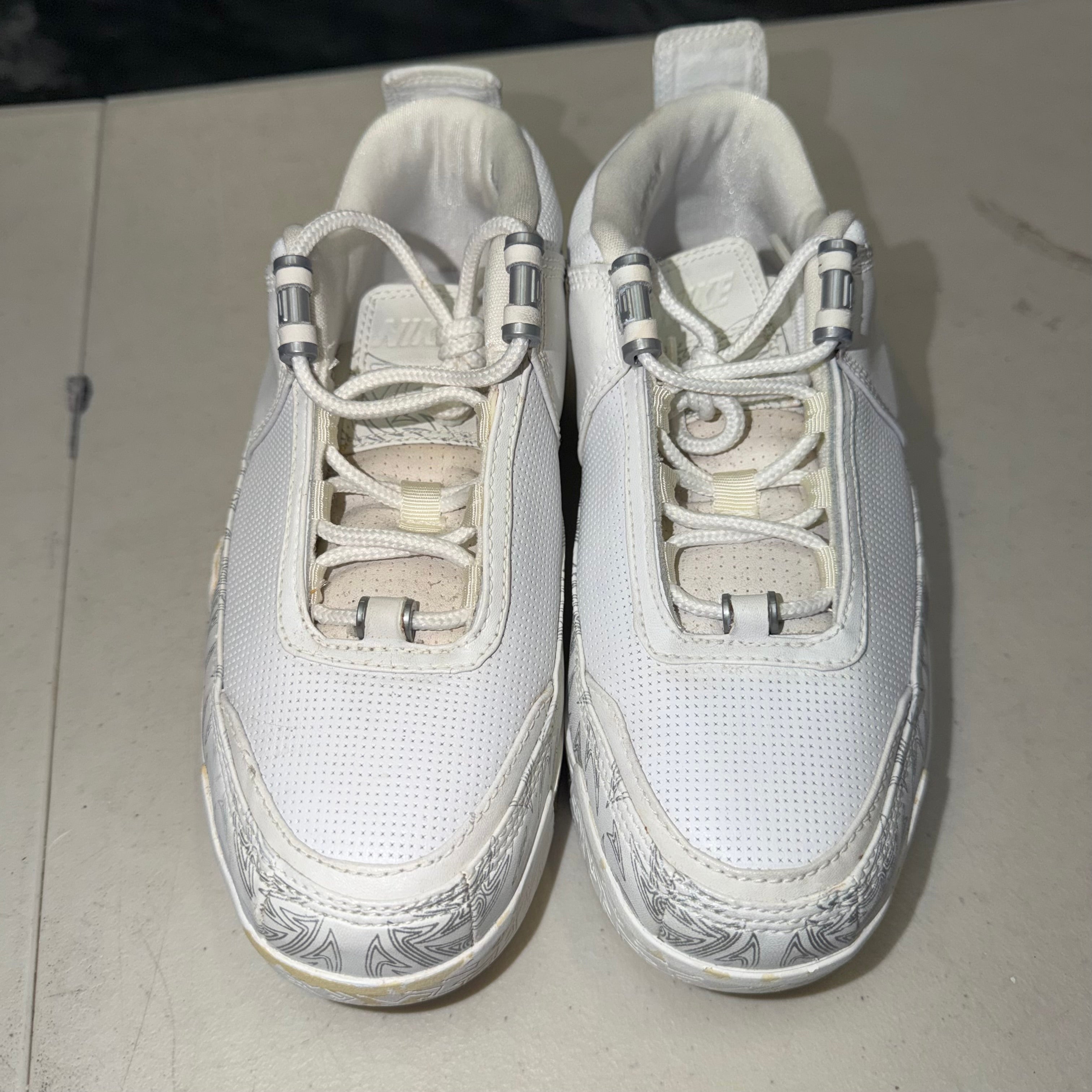 Size 5.5y Zoom Lebron III White - NB