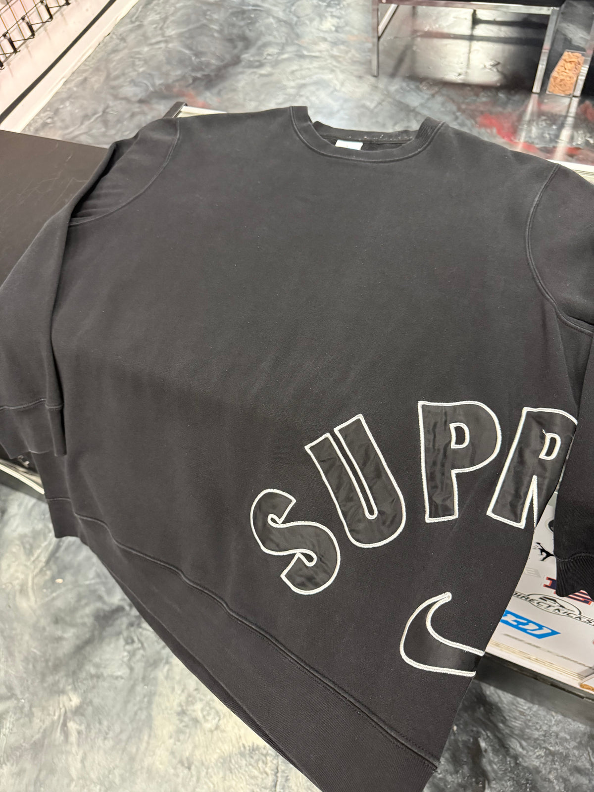 Size XL Supreme x Nike Arc Crewneck “Black”