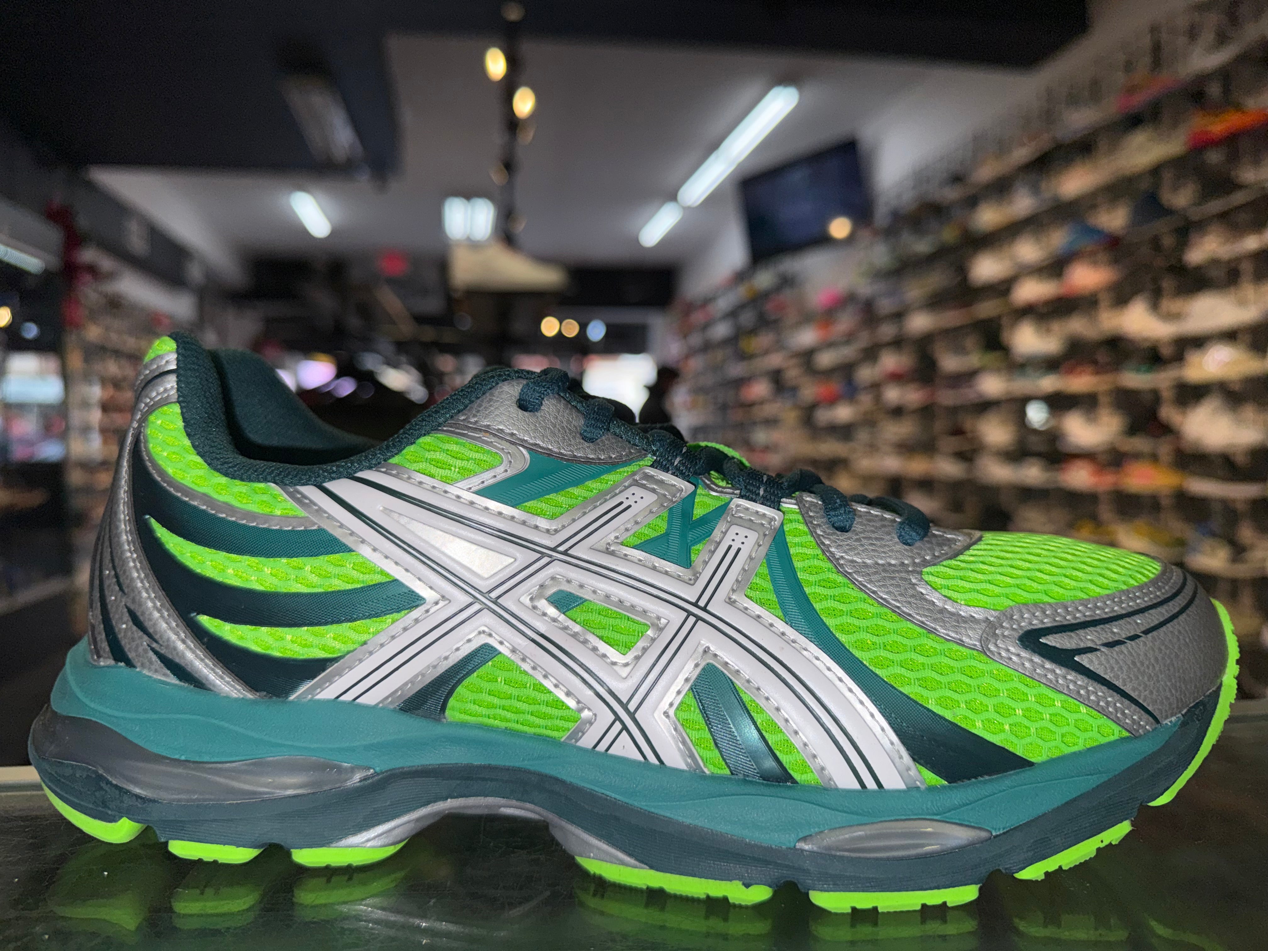 Size 8 Asics Gel-Sekiran "Green Gecko"