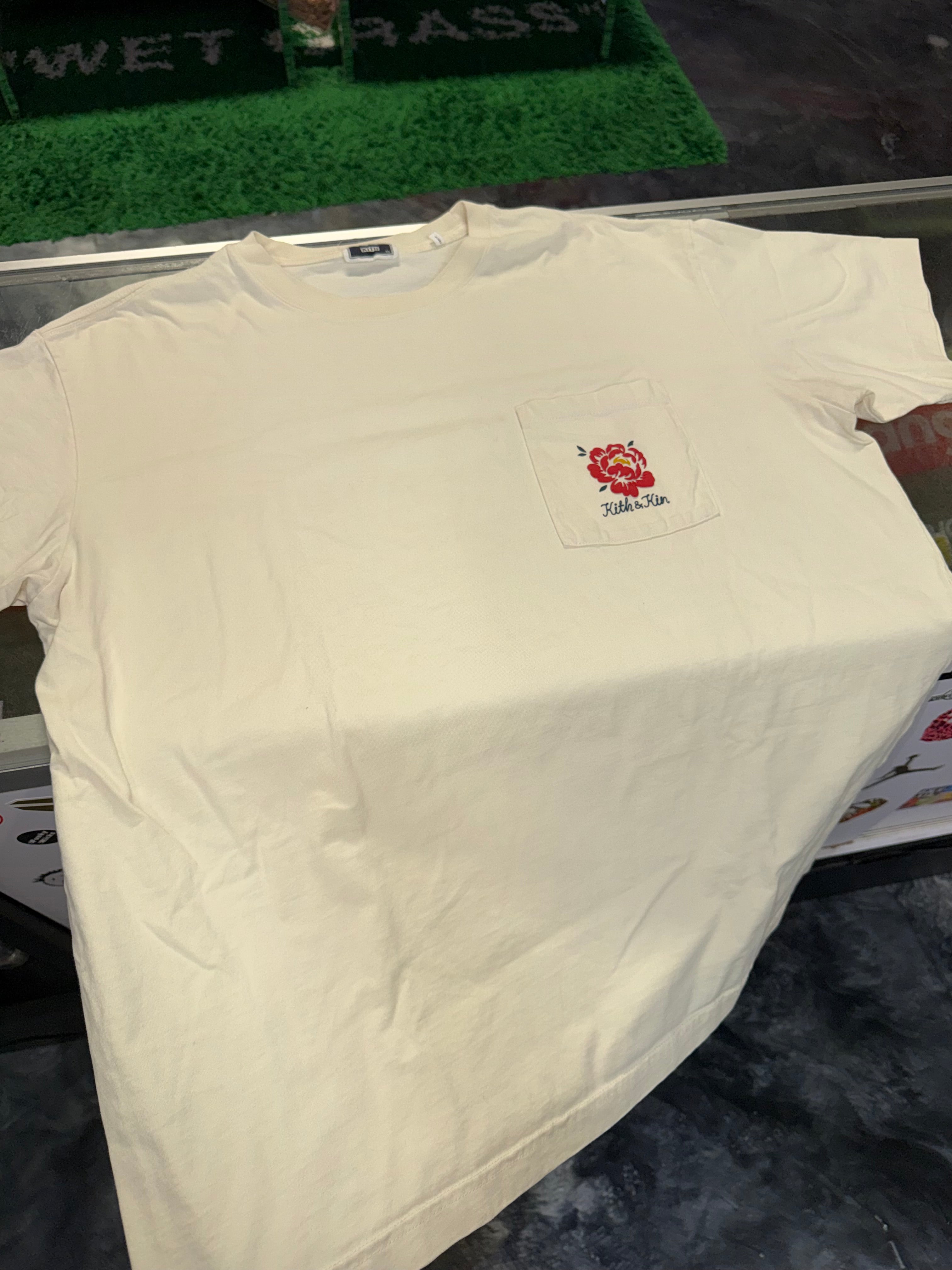 Size XL Kith Peony Pocket Tee "Sandrift"
