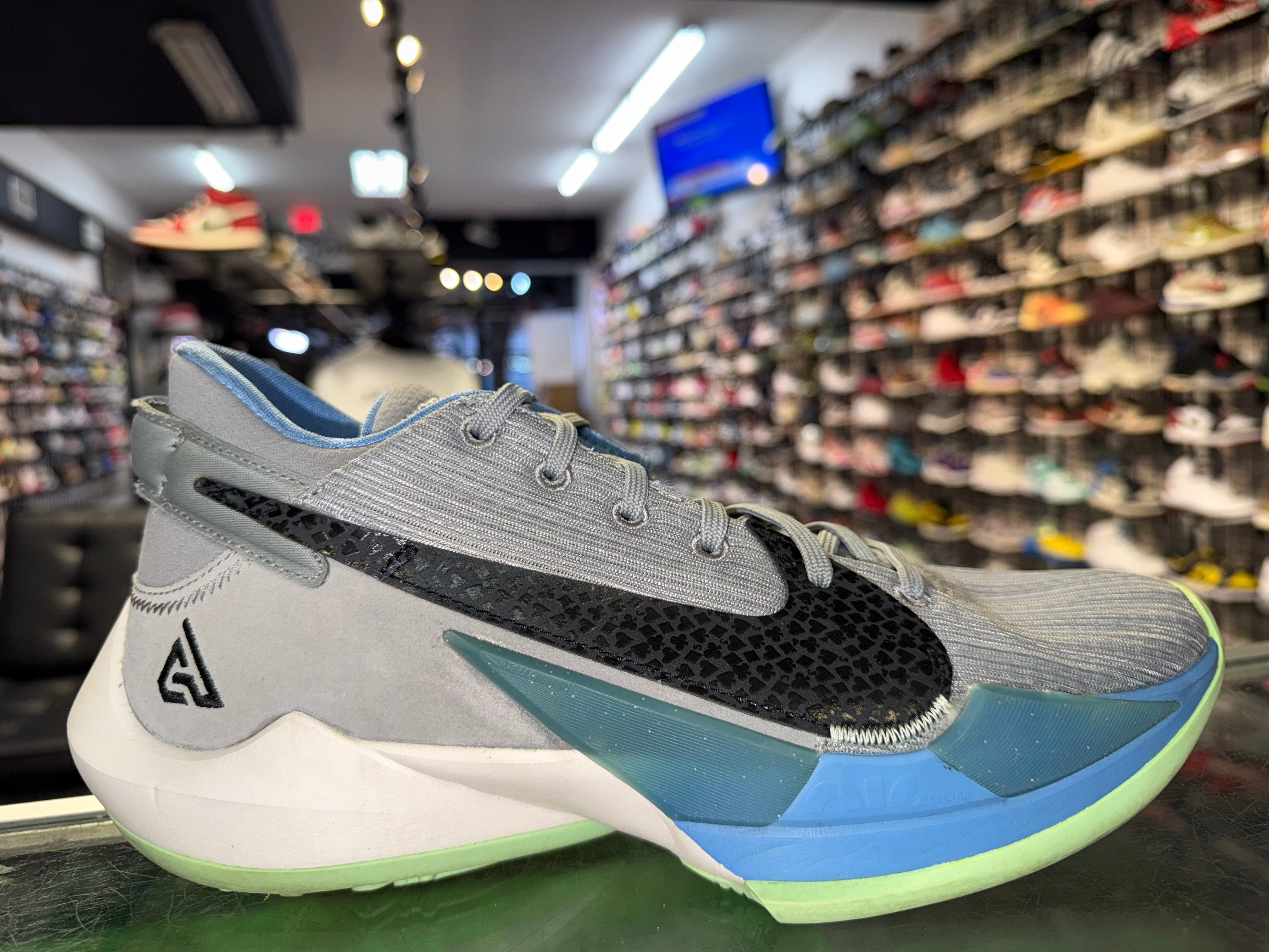 Size 9 Zoom Freak 2 "Particle Grey