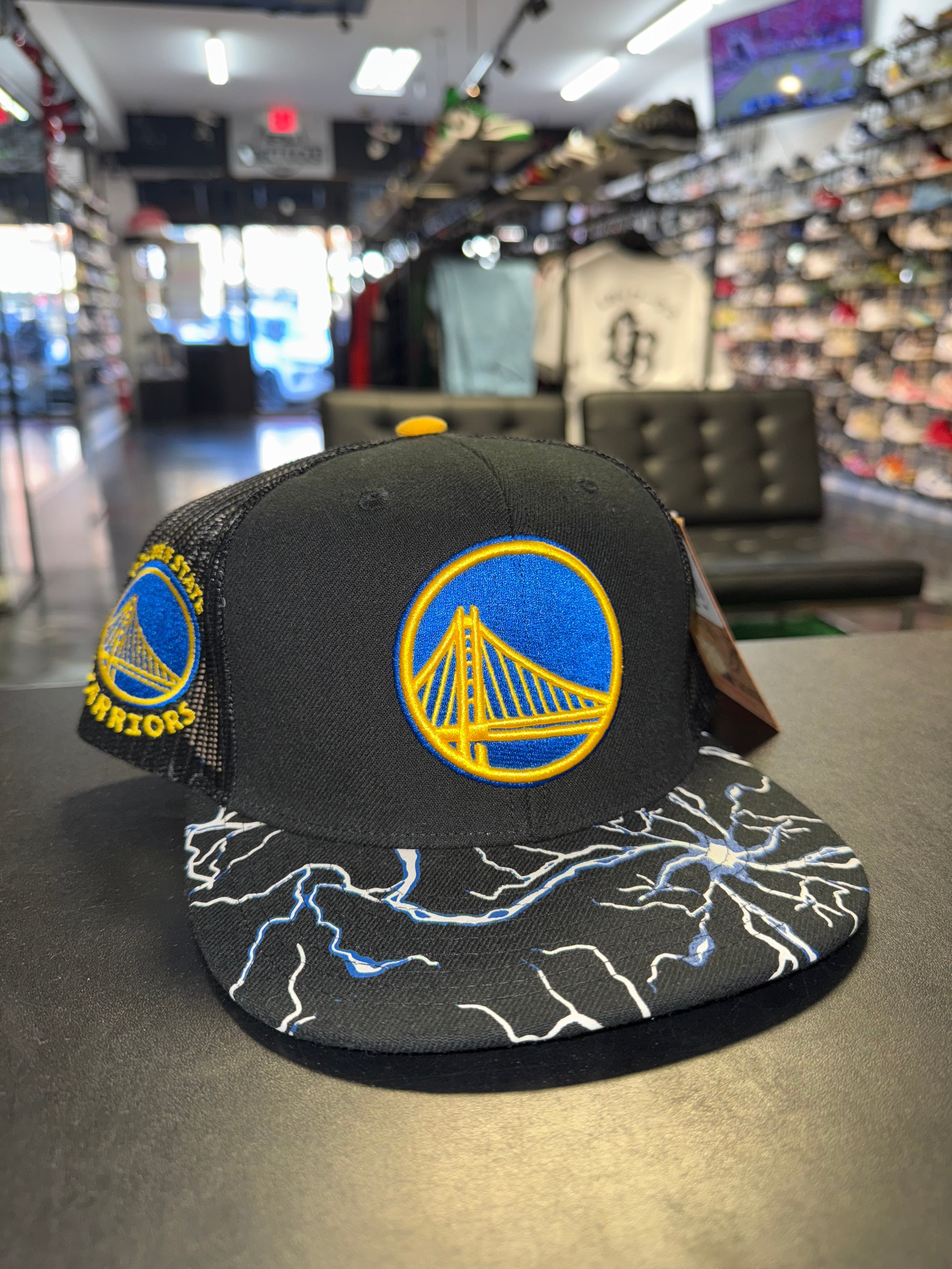 Size OS Mitchell & Ness Storm Trucker Hat "Golden State Warriors" Brand New