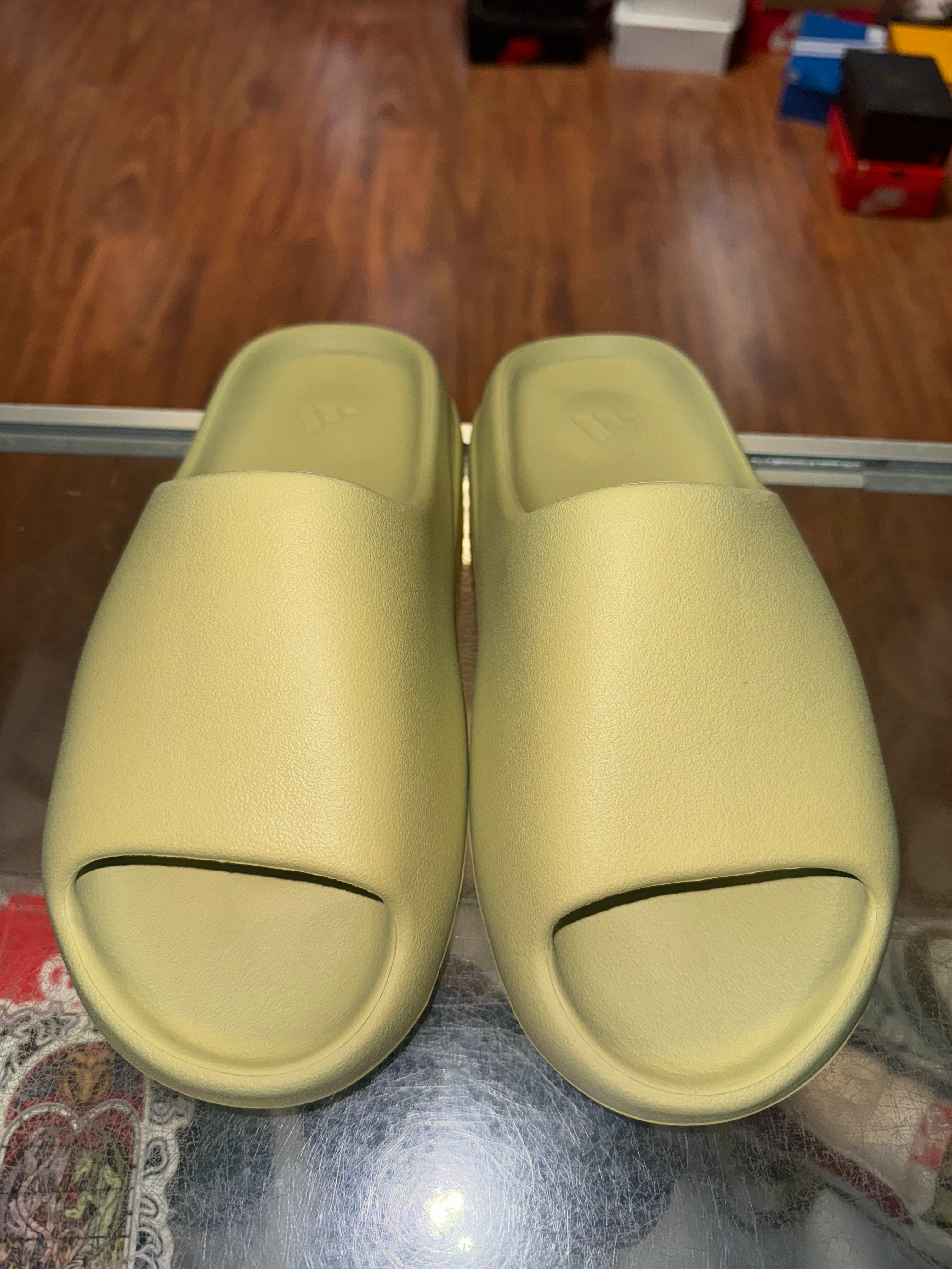 Size 4 Adidas Yeezy Slide “Resin” Brand New
