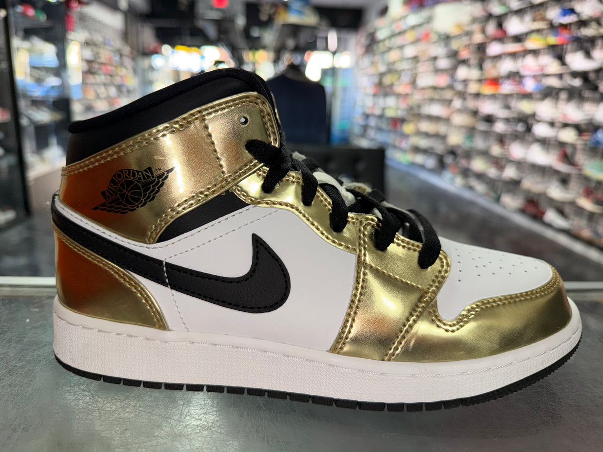 Size 6y Air Jordan 1 "Metallic Gold"