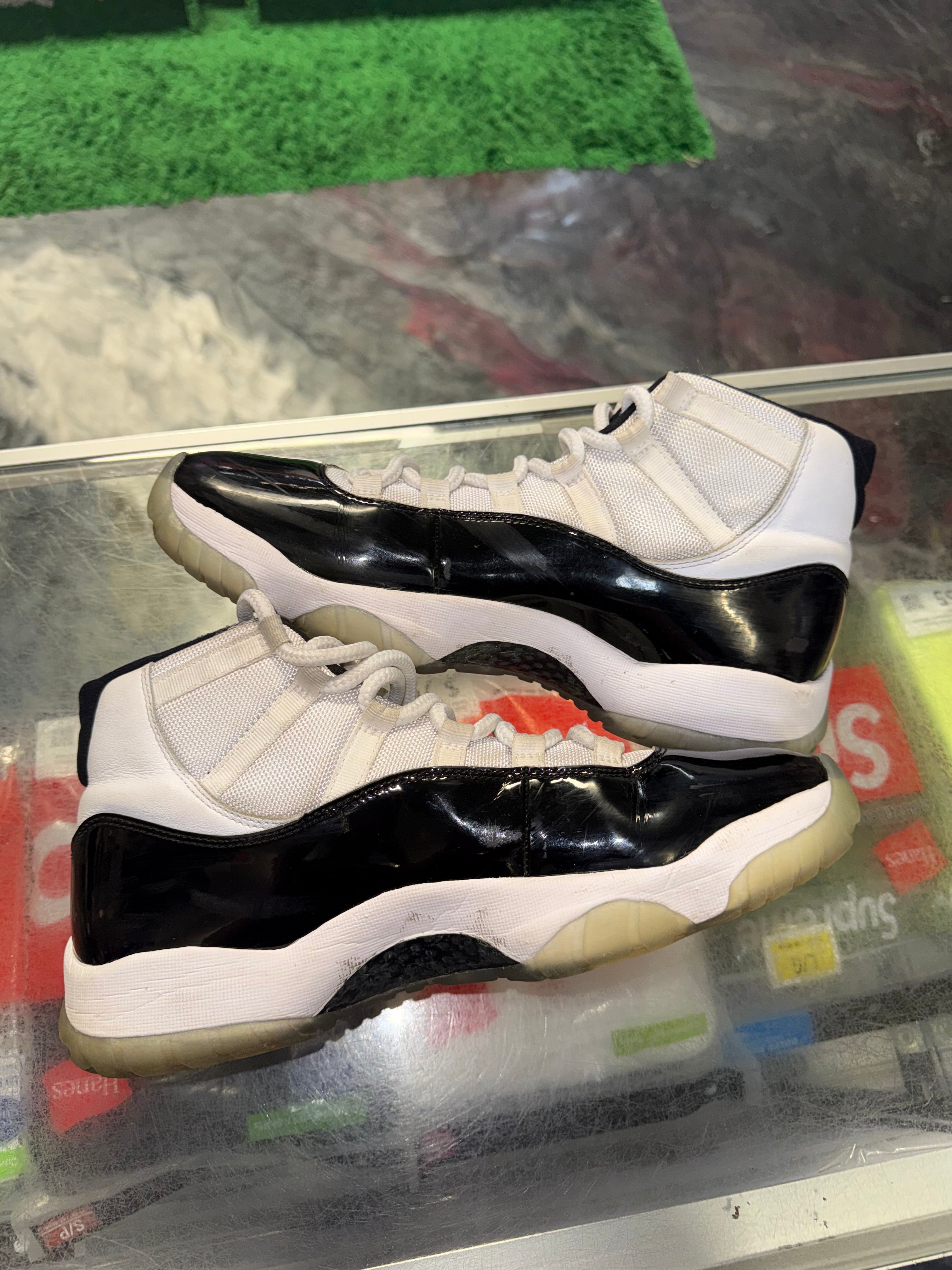 size 10.5 Air Jordan 11 "Concord" - NB