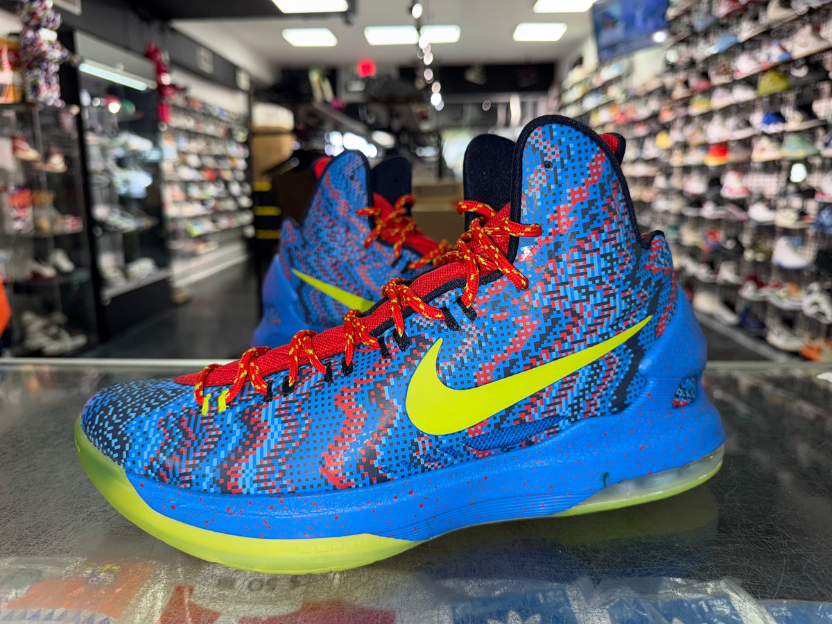 Nike KD 5 Christmas sneaker, pre-owned, size 11.5 – view 2