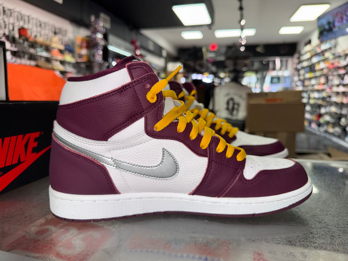 Air Jordan 1 Bordeaux sneaker, pre-owned, size 11 – view 3