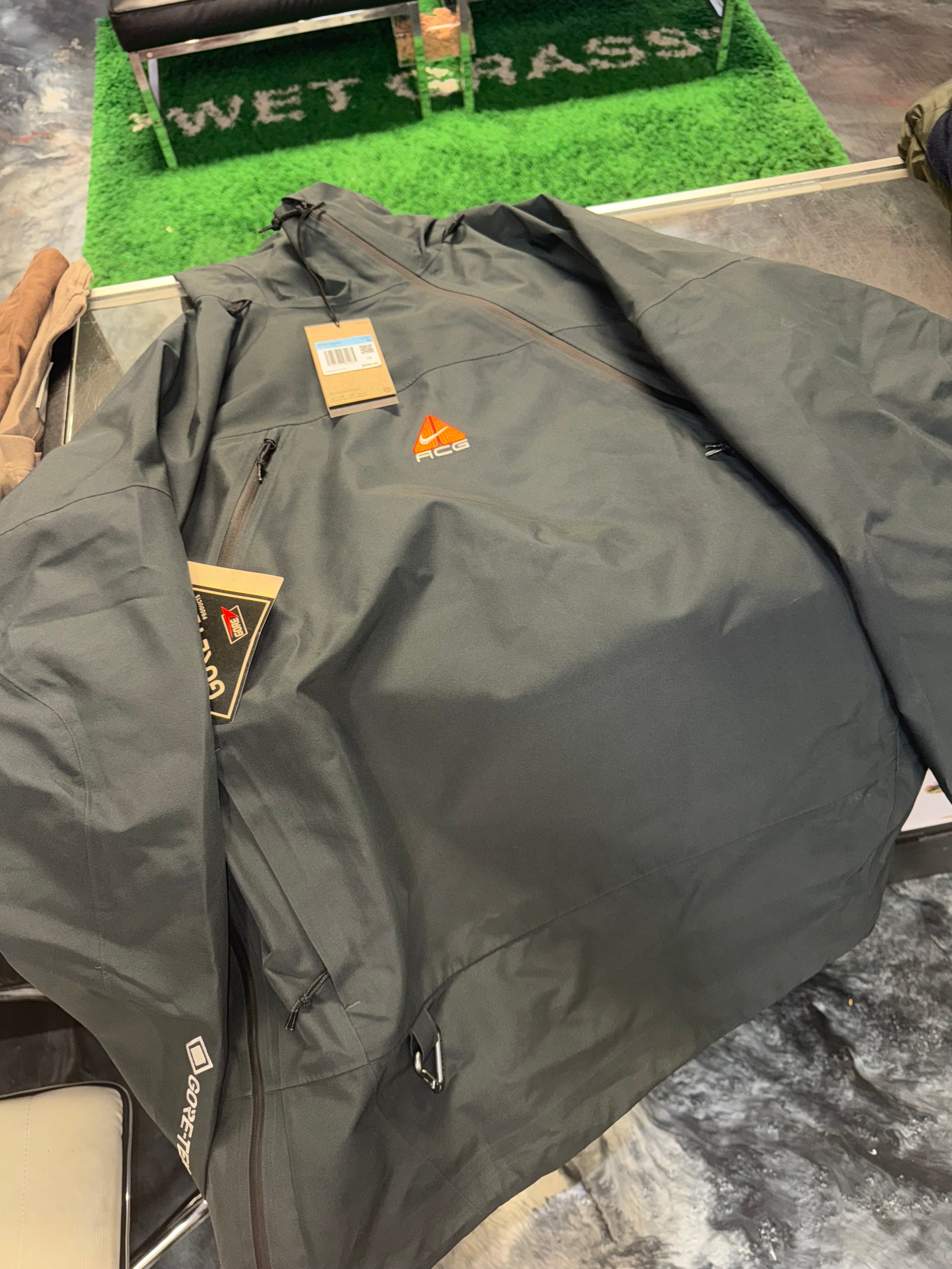 Size M (Fits L) Nike ACG Wind Parka “Grey” Brand New (Retail $450)