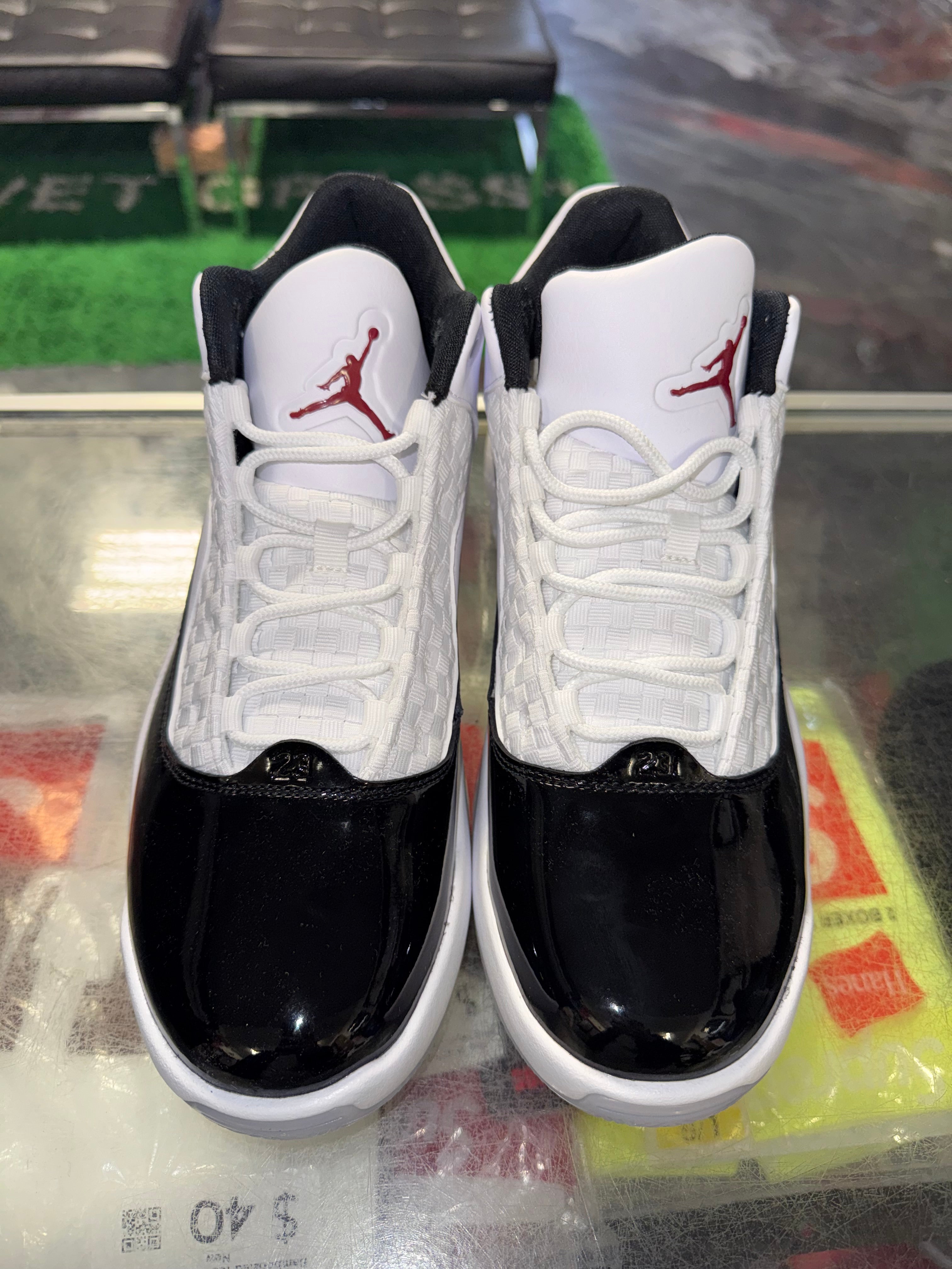 Size 9.5 Jordan Max Aura 2 "White Black Gym Red" Brand New