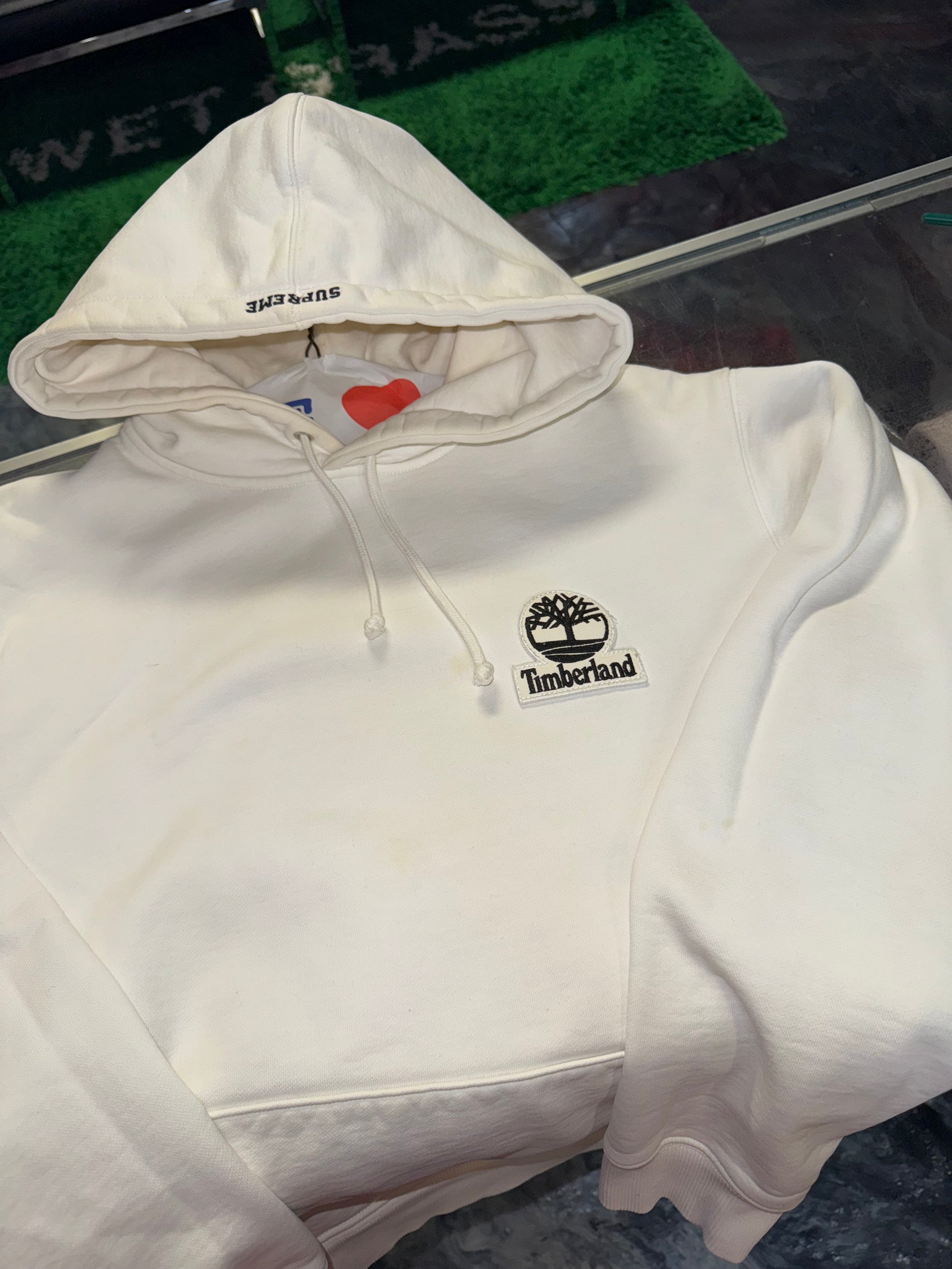 Size M Supreme x Timberland Hoodie “White”